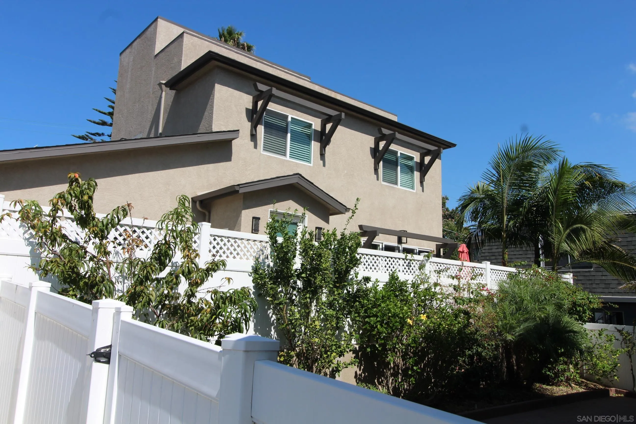 https://cdn.realtyfeed.com/cdn/127/250039981/ce18588214c4d8c28b7cdc8b72dce7d6.webp