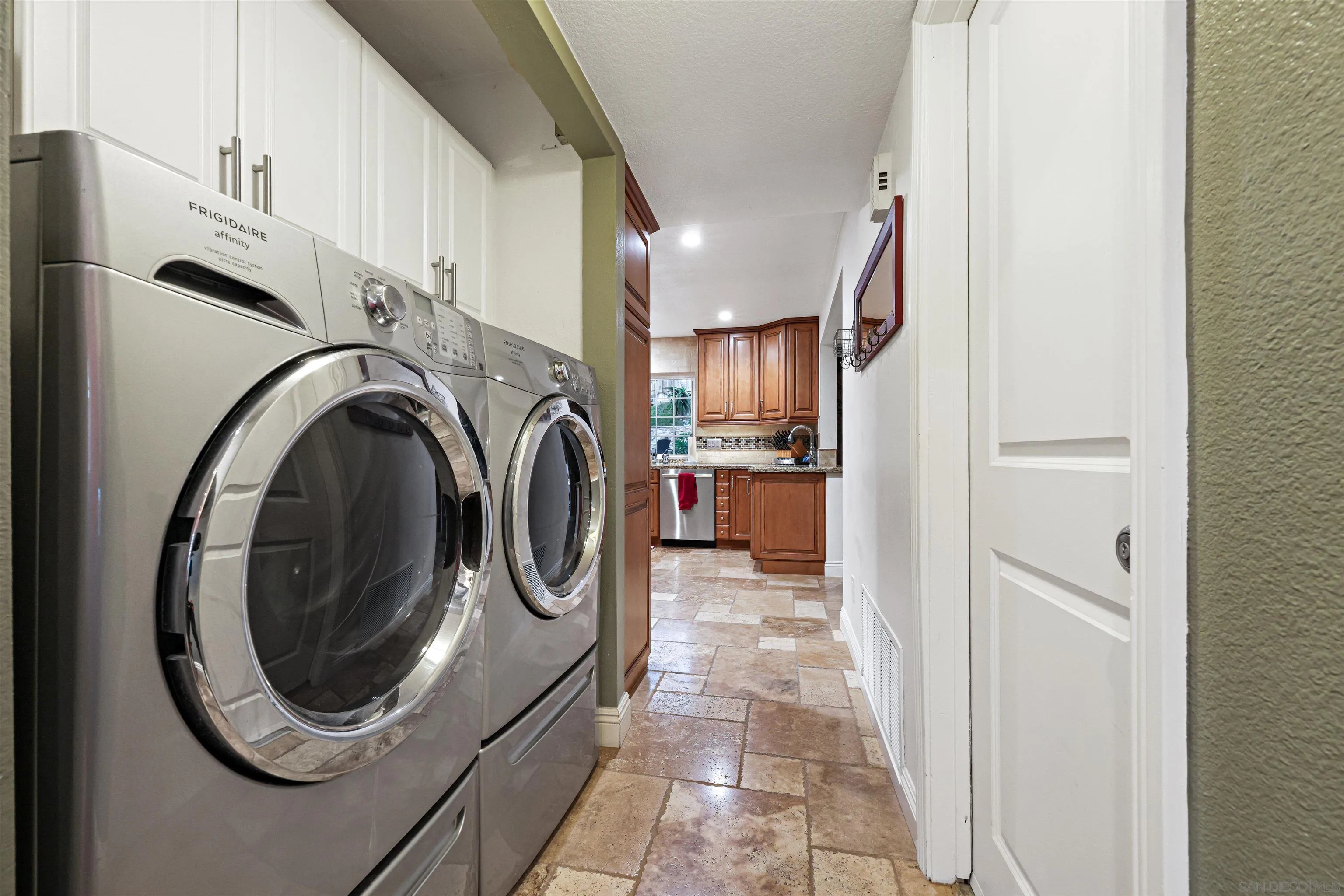 https://cdn.realtyfeed.com/cdn/127/250039986/2eb2e0a9847162f7e12b5c55ffe0fd67.webp