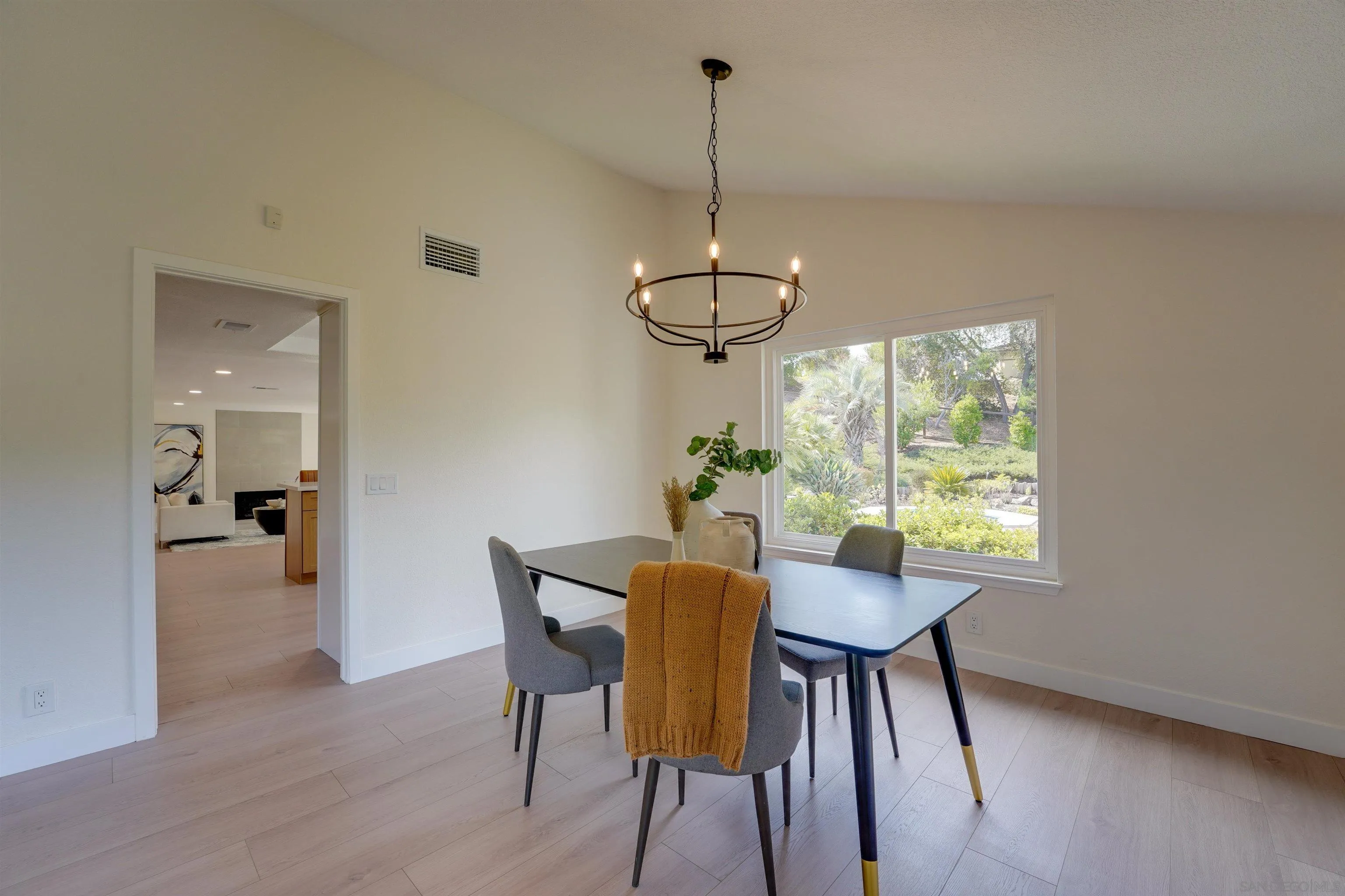 https://cdn.realtyfeed.com/cdn/127/250039991/946893f1dc459defa39a3e4ba69e56f0.webp