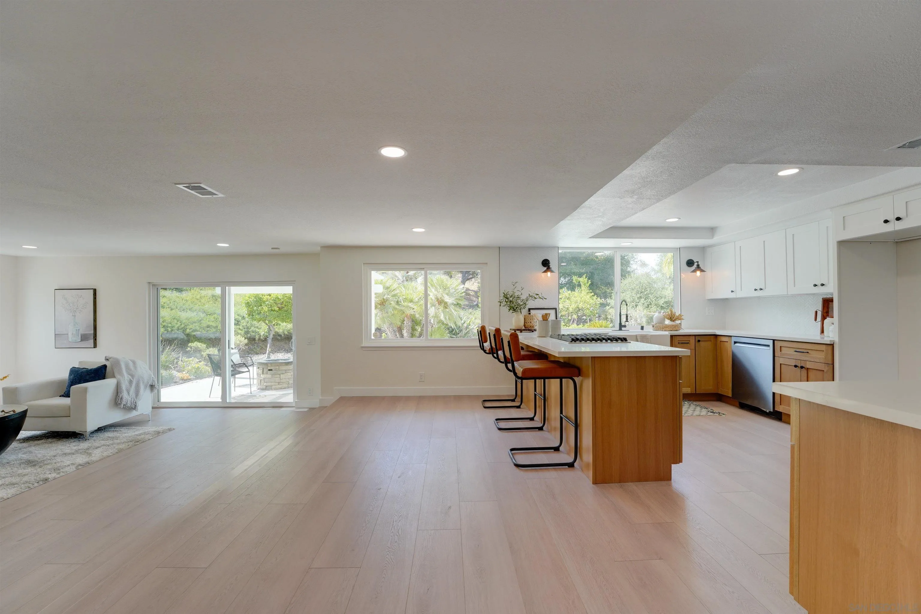 https://cdn.realtyfeed.com/cdn/127/250039991/d6925c4adffc44ba98d59e43910e04b4.webp