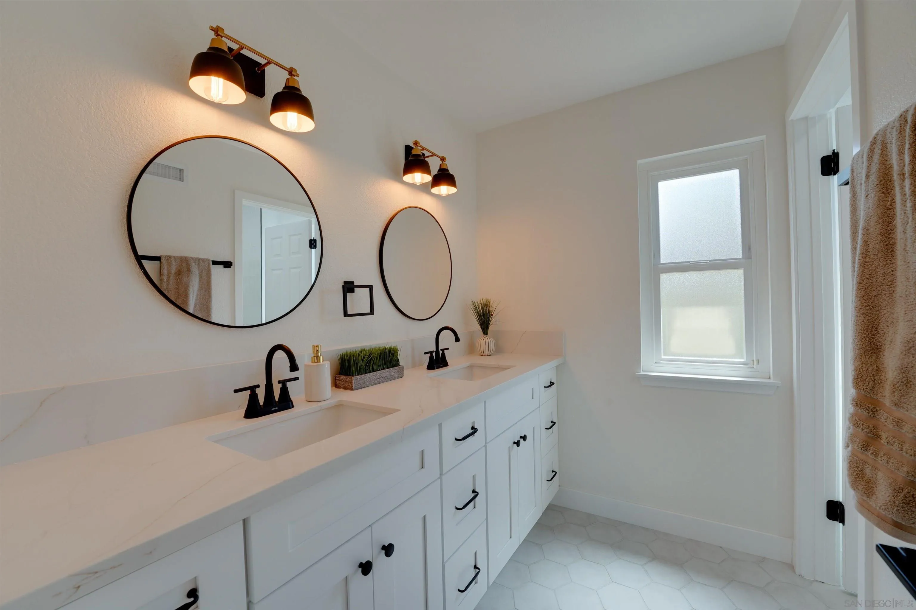 https://cdn.realtyfeed.com/cdn/127/250039991/f95138c933ef9f257aa5ee96ca8b66fa.webp