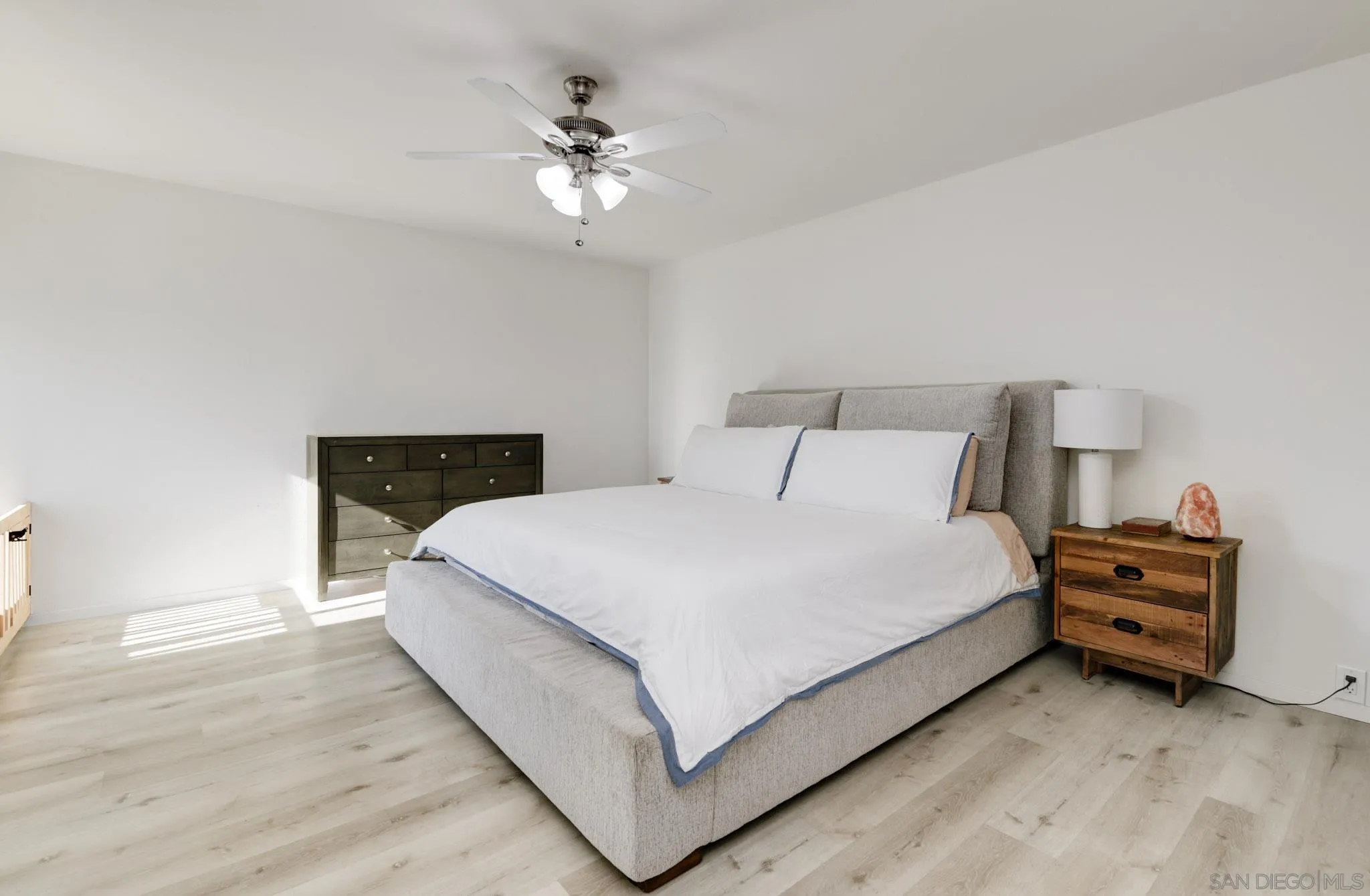 https://cdn.realtyfeed.com/cdn/127/250039993/de7f8fb34bd4ee996c17daad34b43cd8.webp