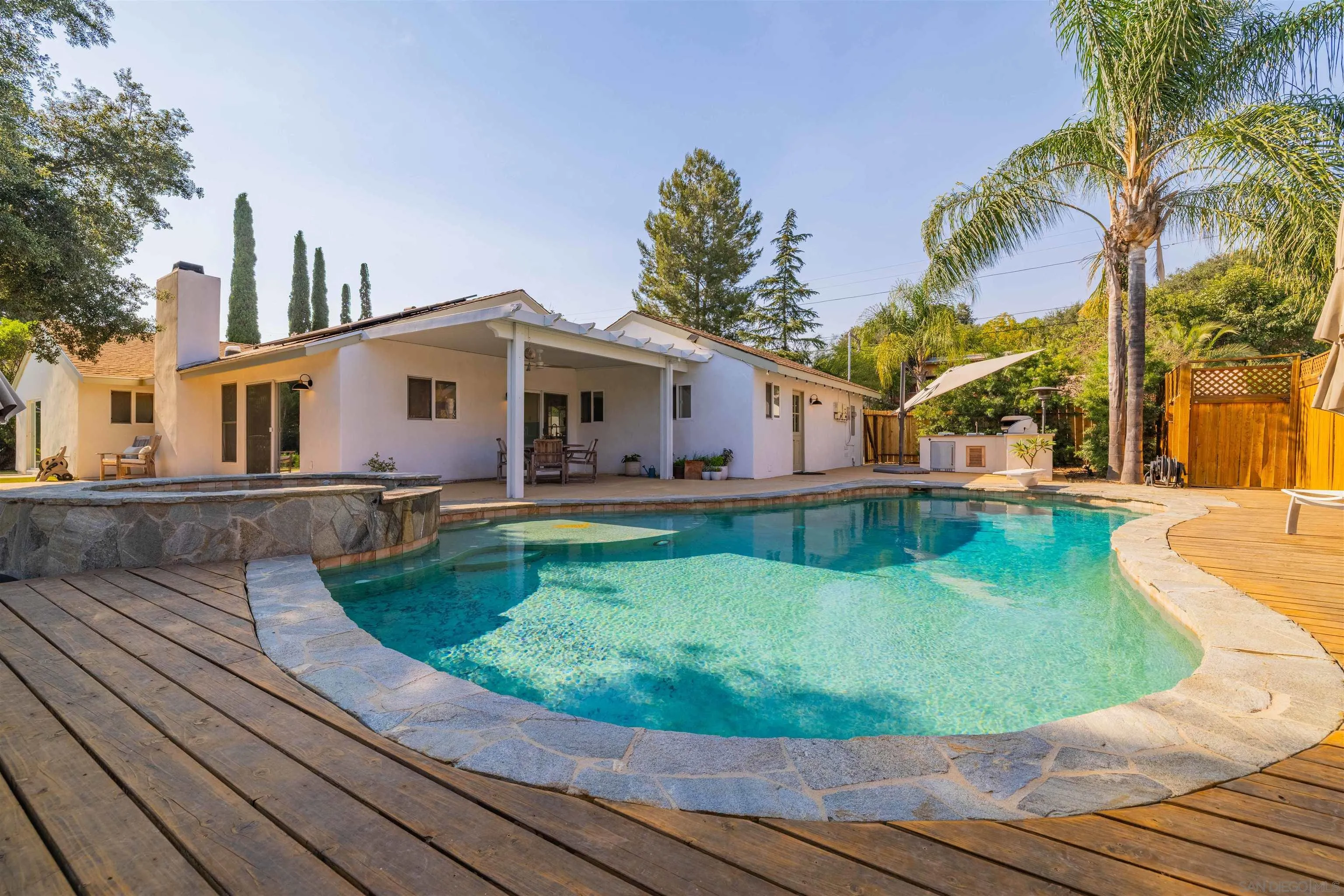 https://cdn.realtyfeed.com/cdn/127/250040001/23f87a5d6fde14529957ceb652e1228e.webp