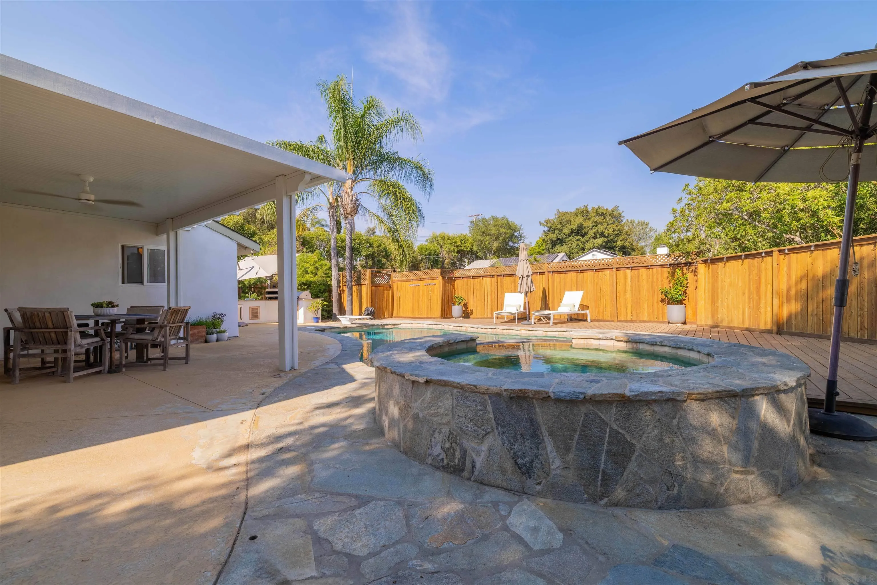 https://cdn.realtyfeed.com/cdn/127/250040001/98a1f19cd0b2d5fbec7da3e47216fa52.webp