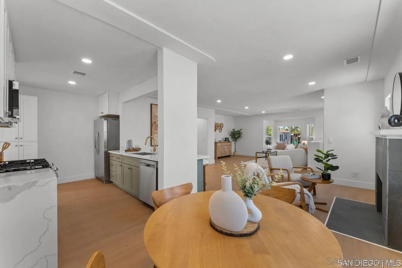 https://cdn.realtyfeed.com/cdn/127/250040003/43a84340023b463318172c13b122f563.webp