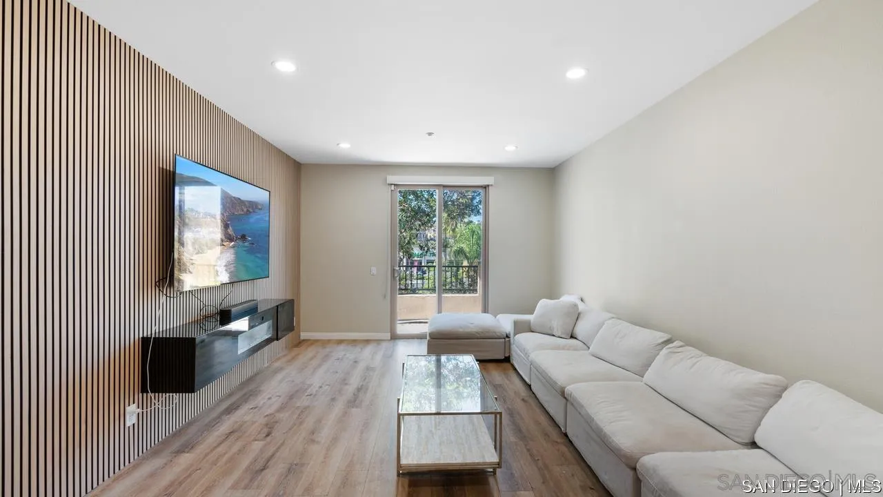 Photo #4: 250040005 Listing 
