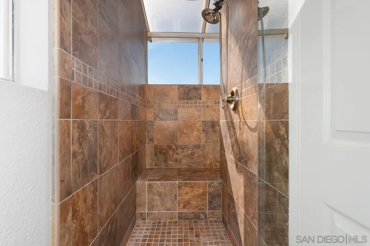 https://cdn.realtyfeed.com/cdn/127/250040007/5f48a8ee607fc928b5f92aa4612840b7.webp