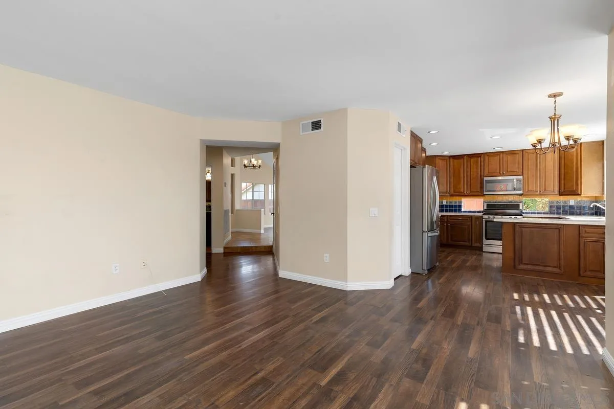 https://cdn.realtyfeed.com/cdn/127/250040007/fcf8ce84c8e20ebea1c5cce72de07a12.webp
