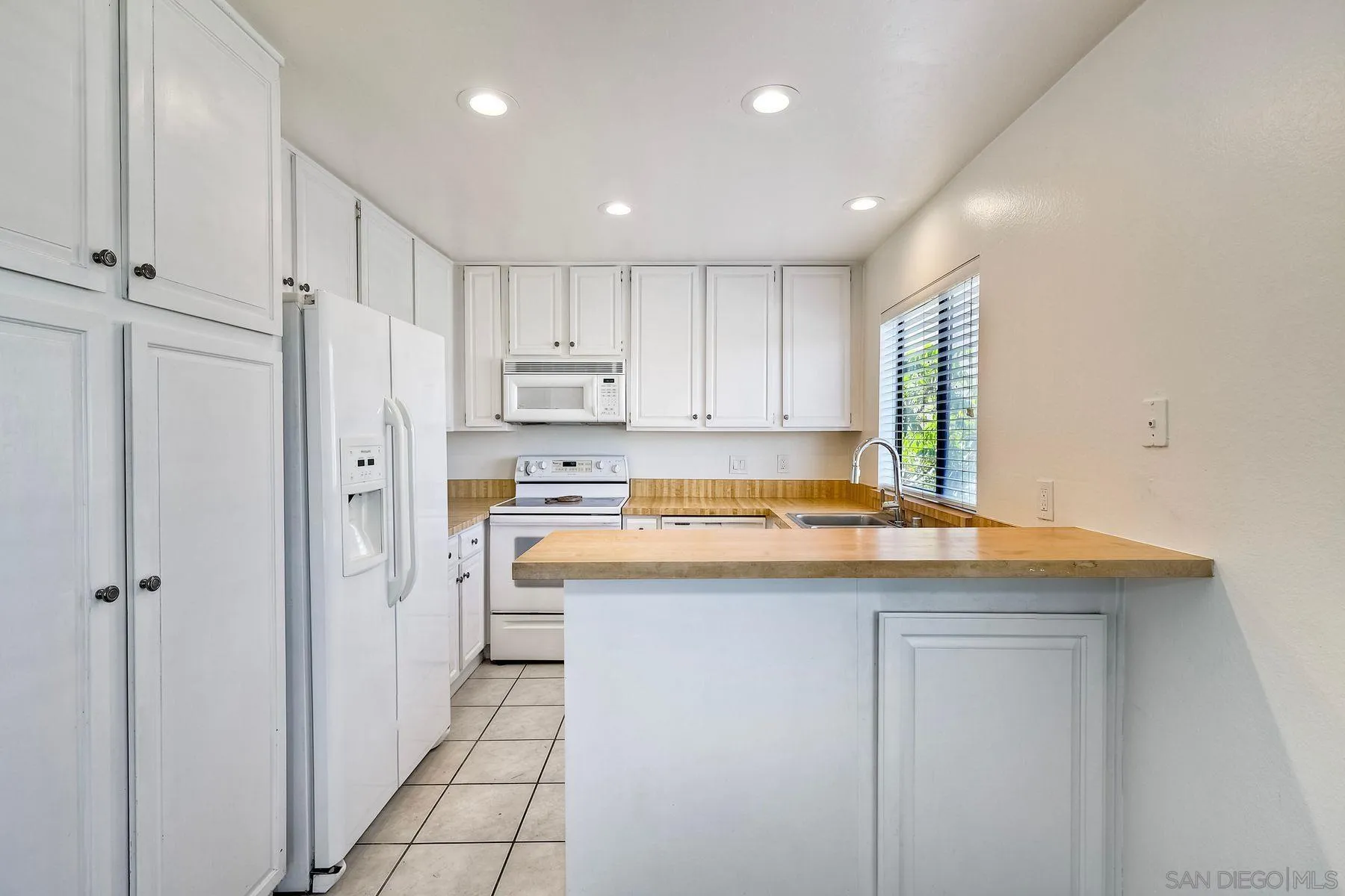 Photo #6: 250040008 Listing 