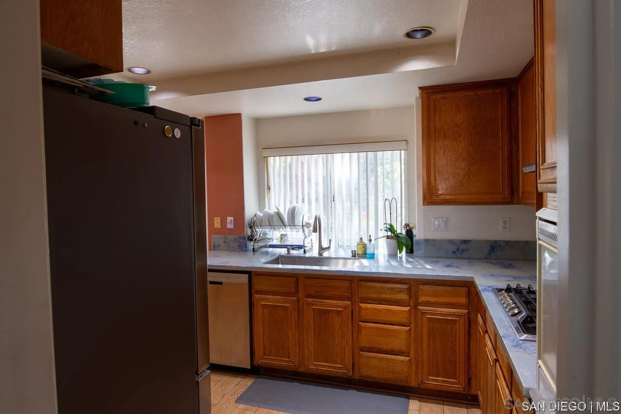 https://cdn.realtyfeed.com/cdn/127/250040013/90b5dd7e892bd1d9063fc9c1da0a3f39.webp