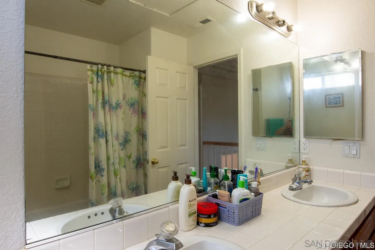 https://cdn.realtyfeed.com/cdn/127/250040013/e9ce474f6fef975f24c68b9553096cf5.webp