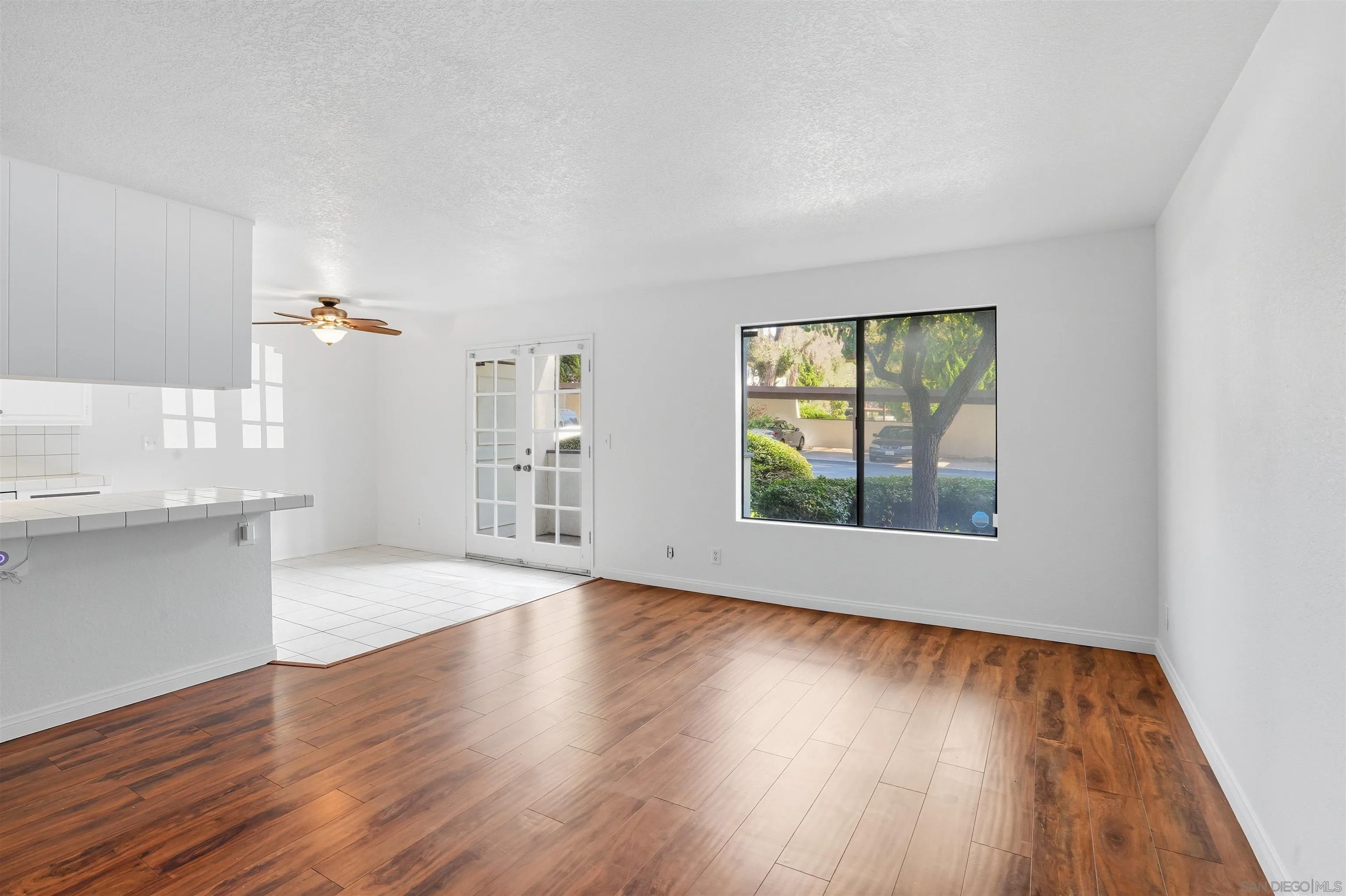 https://cdn.realtyfeed.com/cdn/127/250040016/0f73717e1e7019af8b6c768e8ff85405.webp