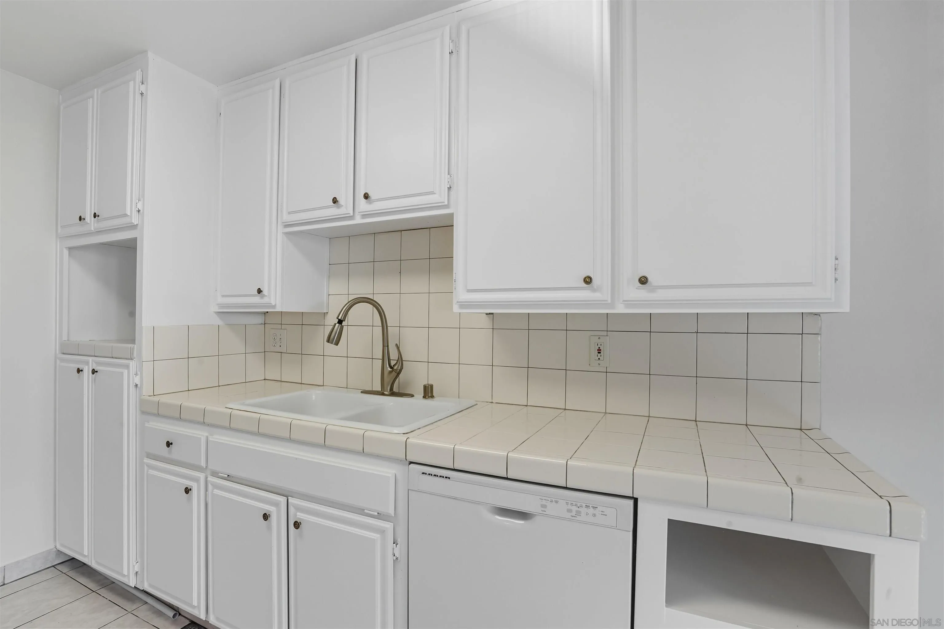 https://cdn.realtyfeed.com/cdn/127/250040016/3119fce5ac682b1af12c7226ef6ed6f6.webp