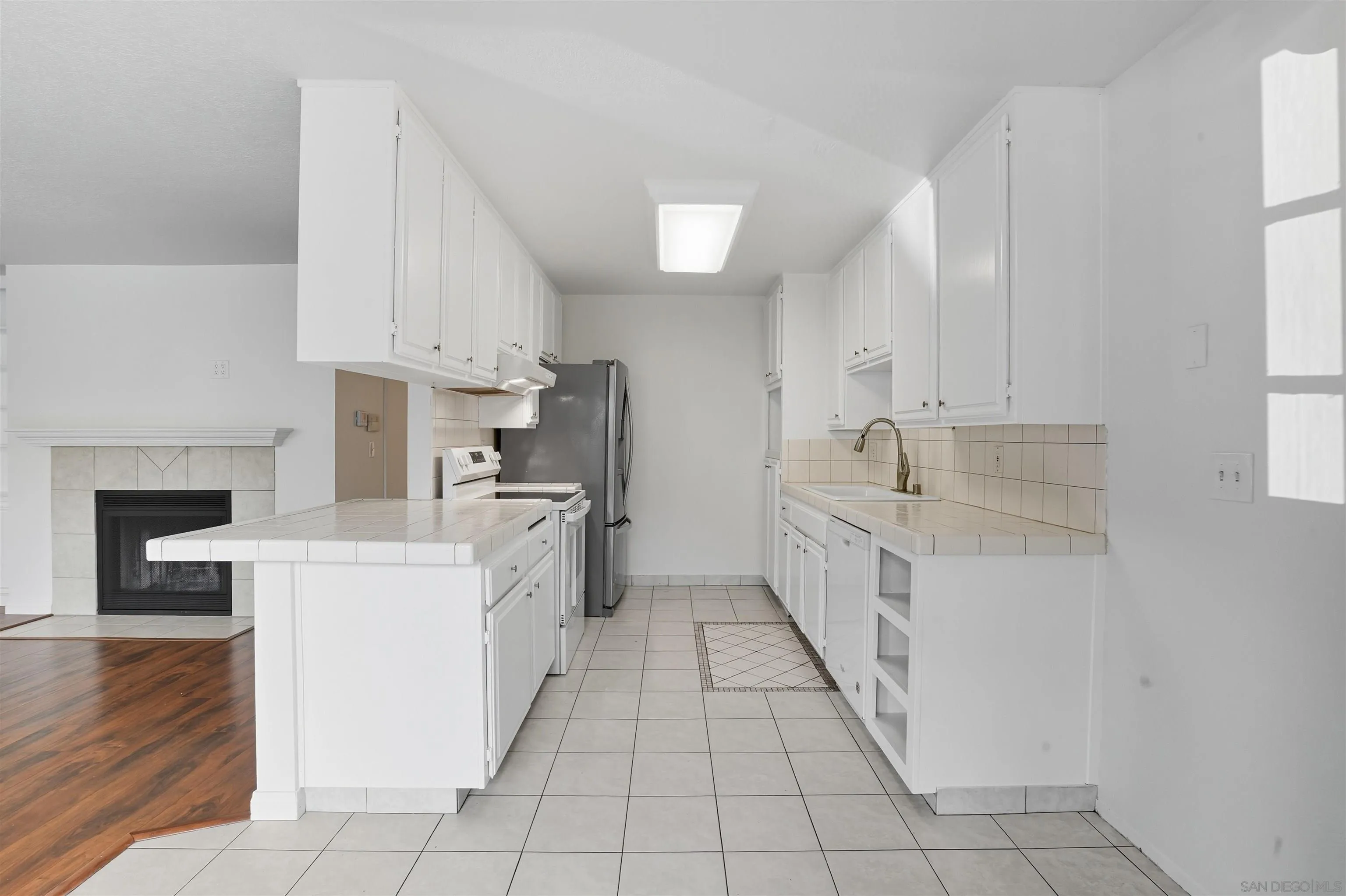 https://cdn.realtyfeed.com/cdn/127/250040016/f3b5a20f7d6f324832d19075ef88b1e1.webp