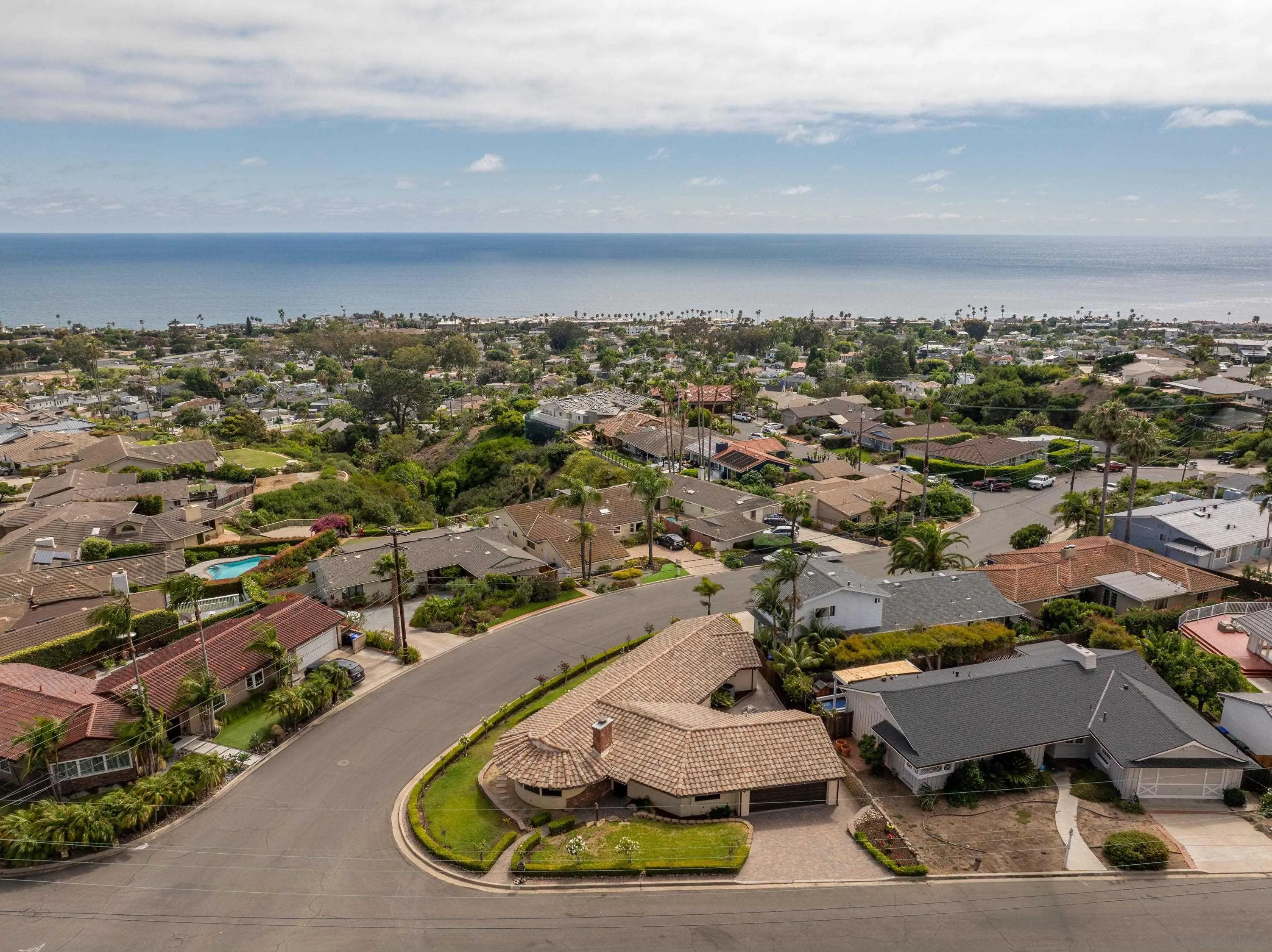 https://cdn.realtyfeed.com/cdn/127/250040020/706d2e910855dc4c61d36d52f53db5a3.webp