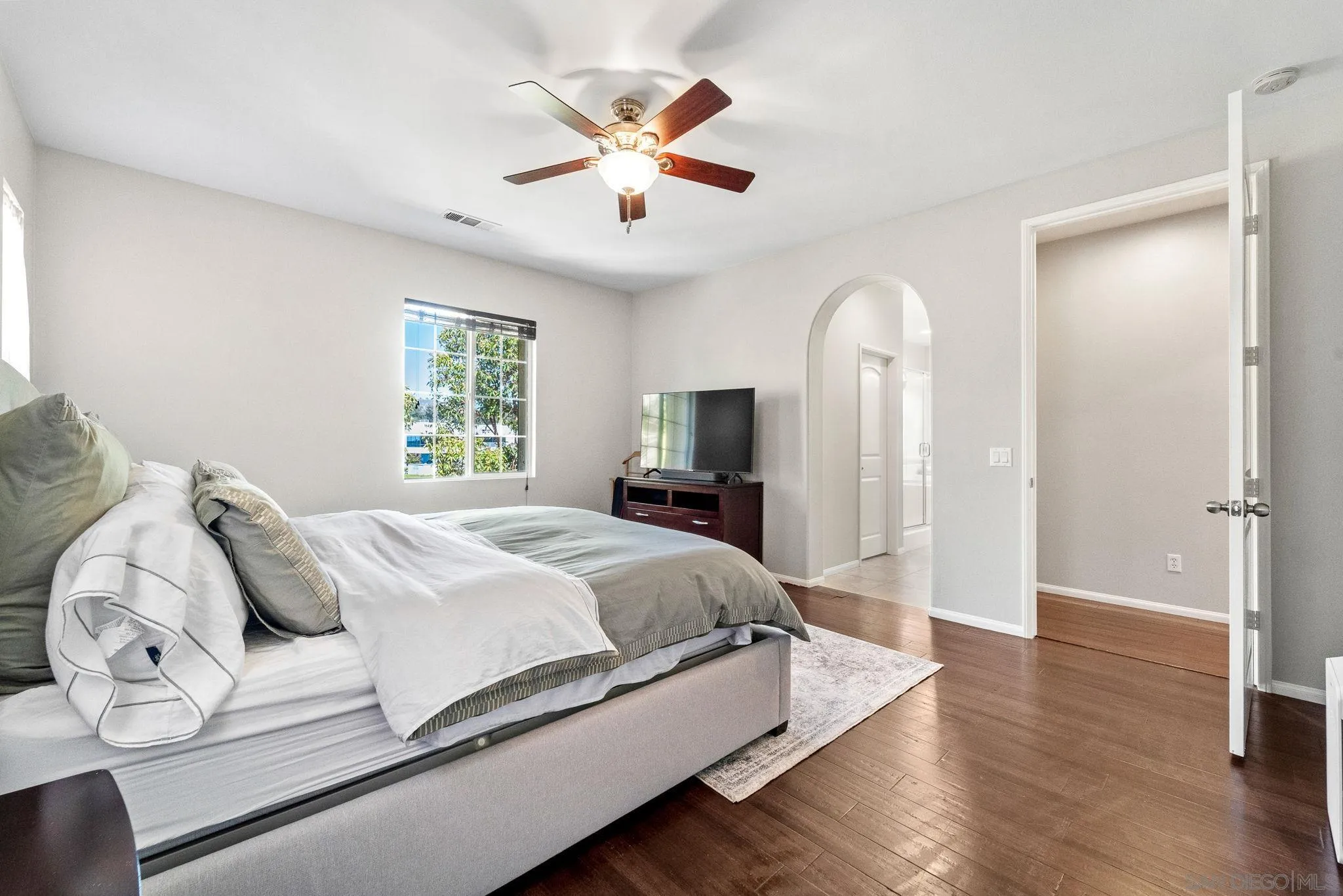 https://cdn.realtyfeed.com/cdn/127/250040024/34312f184c0e36c61b333dc31f25c8cd.webp