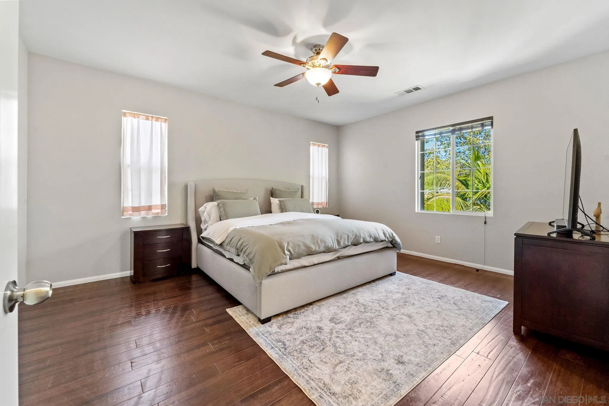 https://cdn.realtyfeed.com/cdn/127/250040024/3d8649dab1ef1e4343a1f18e912e3dbe.webp