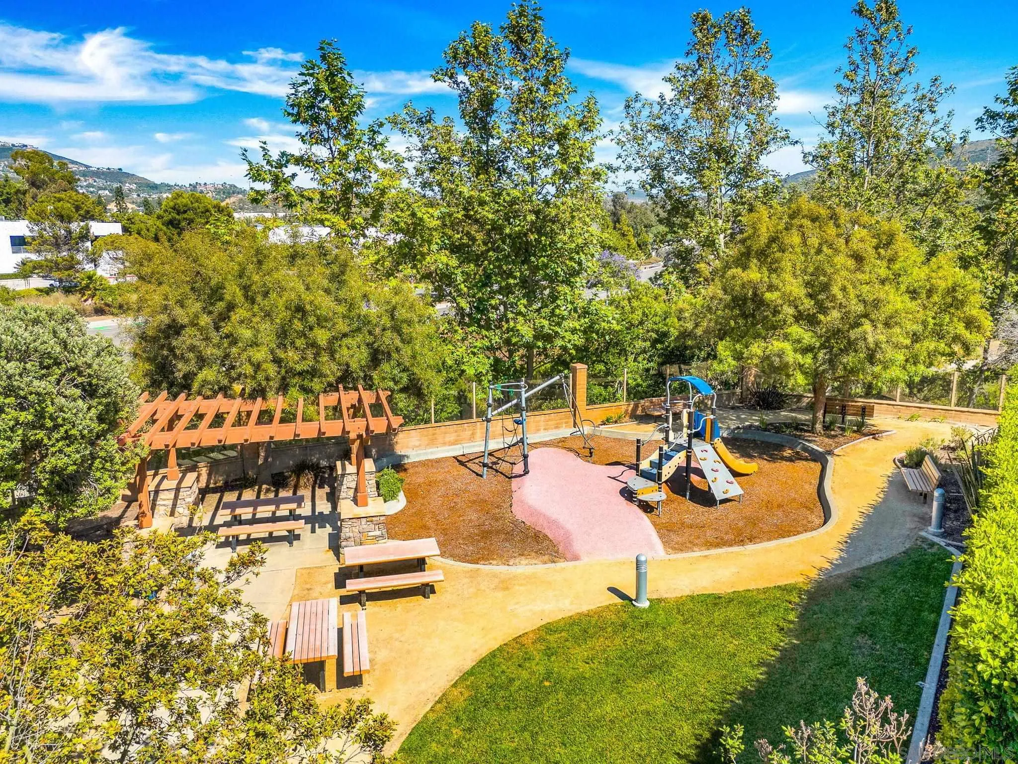 https://cdn.realtyfeed.com/cdn/127/250040024/49fbed0c58f94ad901dc61f433647851.webp