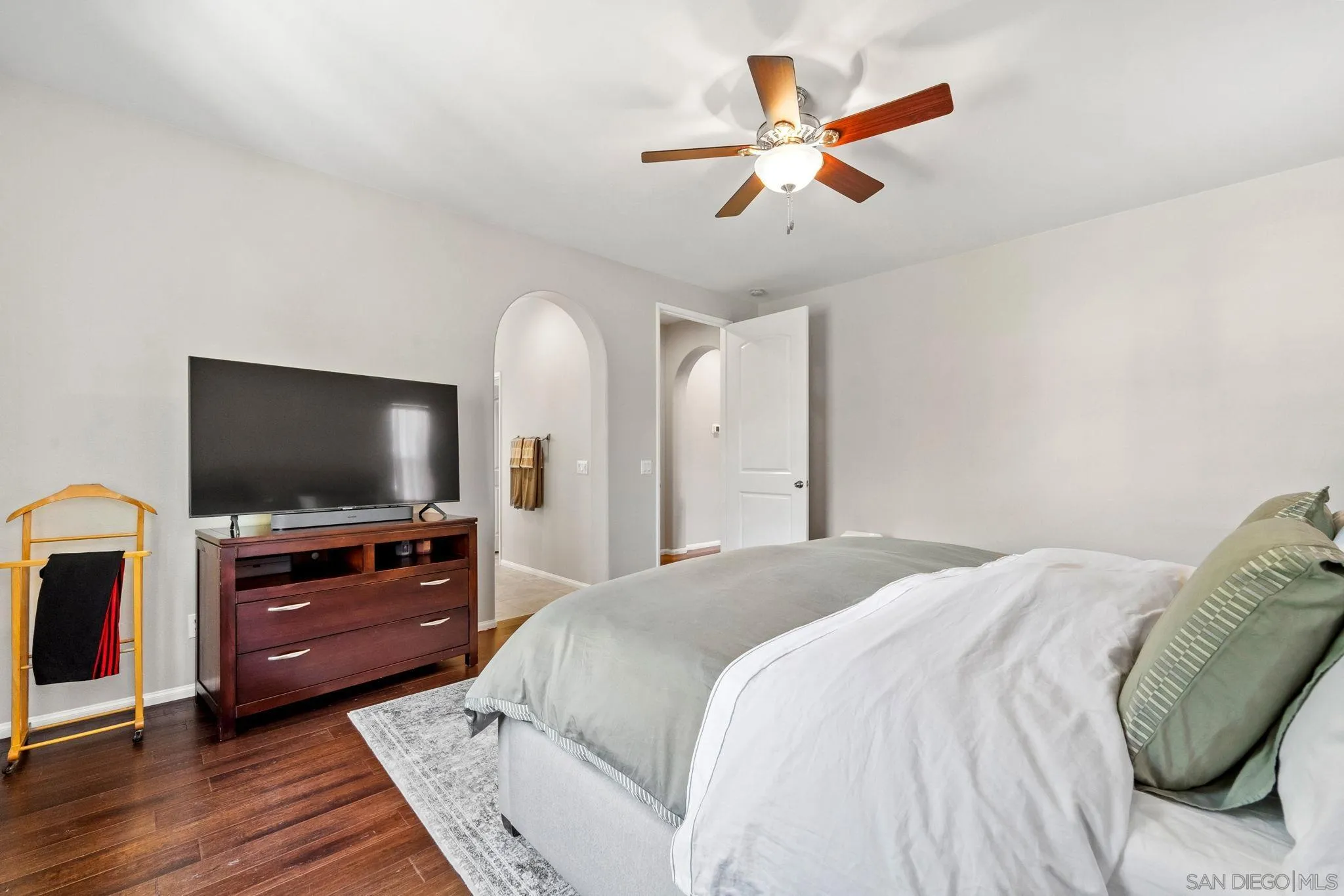 https://cdn.realtyfeed.com/cdn/127/250040024/8c4131700f5e020826b66d2df0a94298.webp