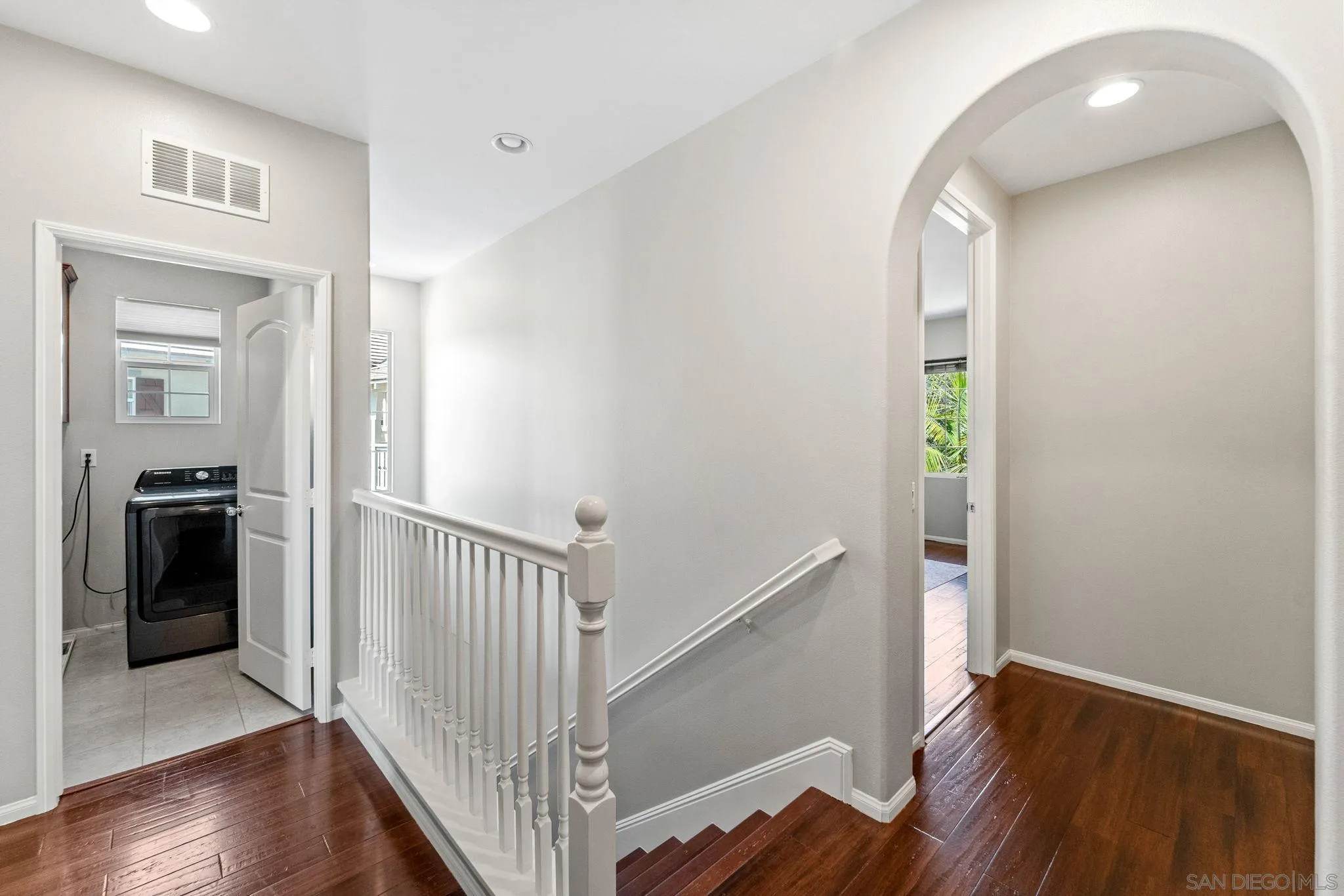 https://cdn.realtyfeed.com/cdn/127/250040024/8ff3ff1e36f651a92c9cb7d0db99a8d9.webp