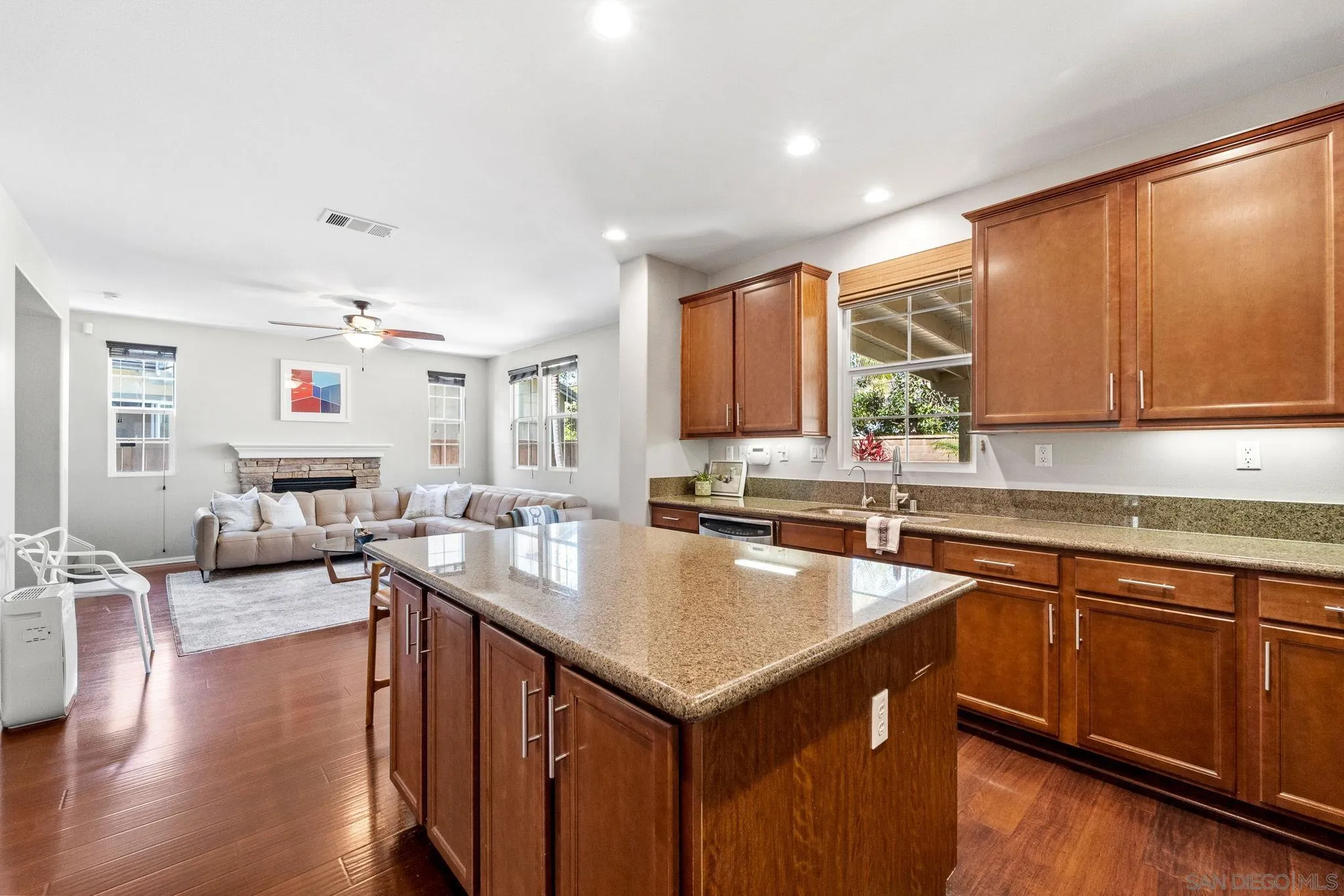 https://cdn.realtyfeed.com/cdn/127/250040024/ae4af0ba8411826d9a39eae911e2398f.webp