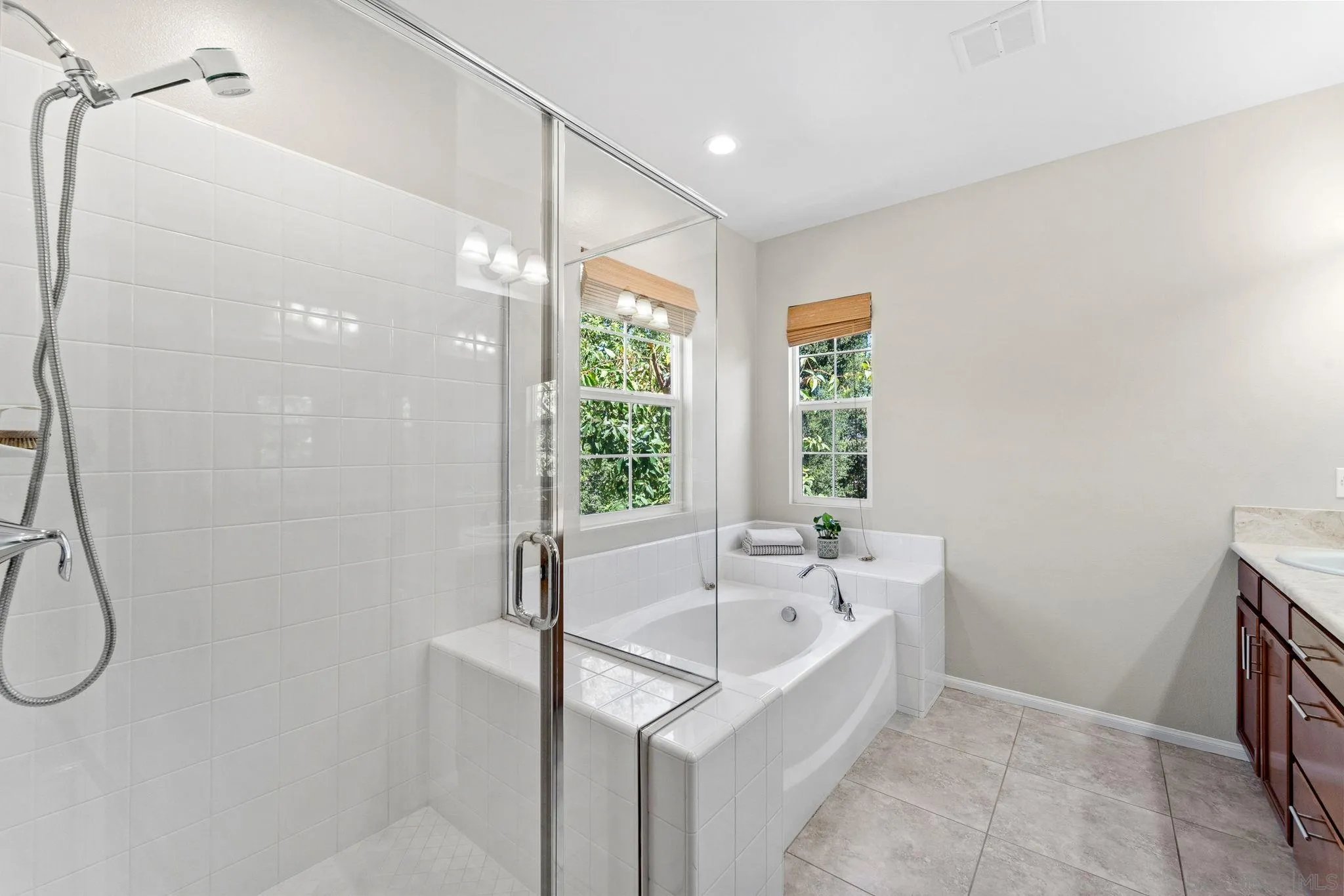 https://cdn.realtyfeed.com/cdn/127/250040024/c3c99fca35fcc09e5f8f7de645c55800.webp