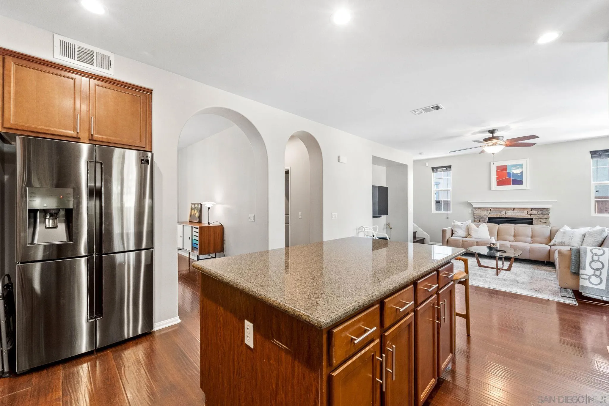 https://cdn.realtyfeed.com/cdn/127/250040024/cd03c6f99cdc57d01d38c1353181d7e1.webp