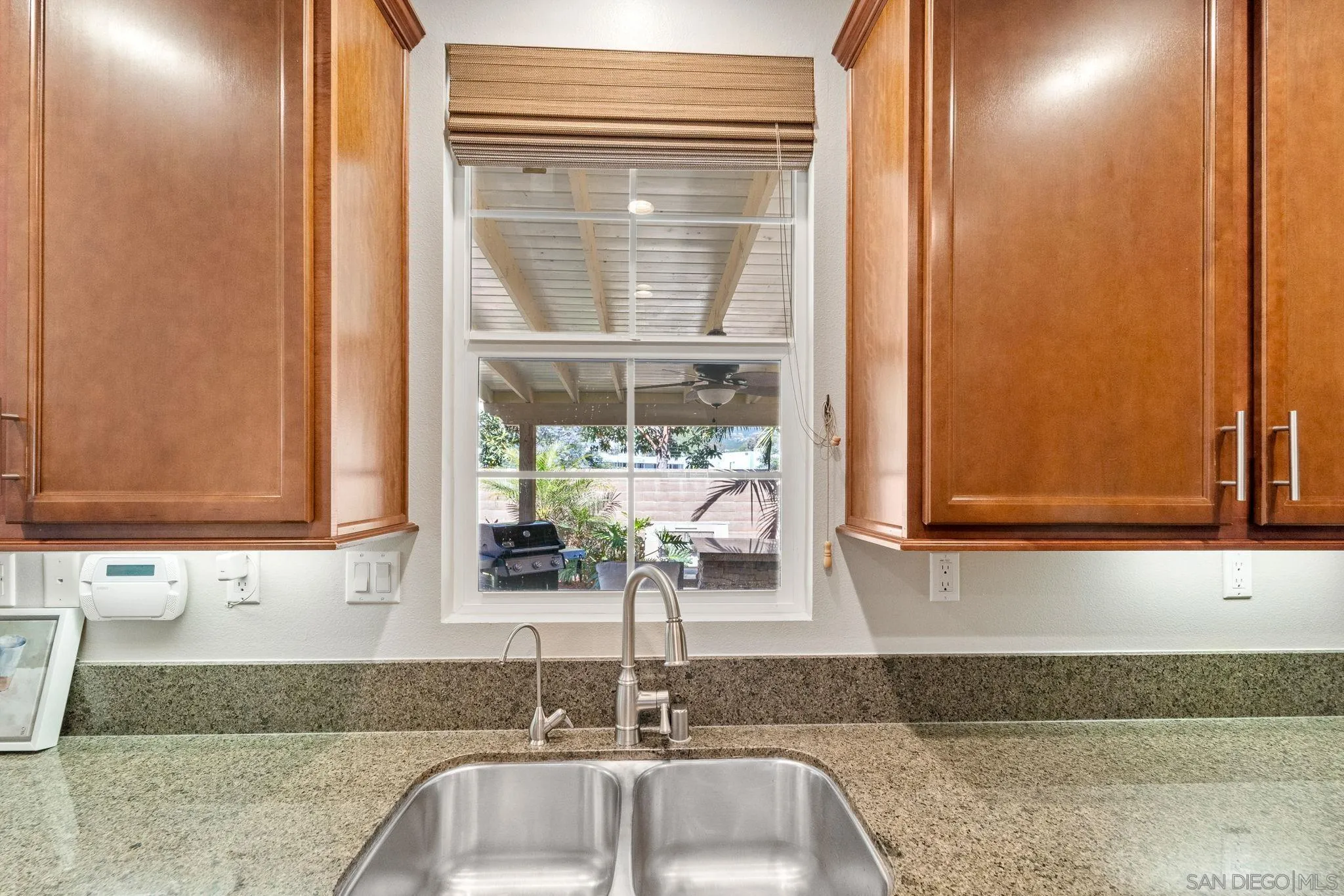 https://cdn.realtyfeed.com/cdn/127/250040024/f4c01051cb70c2c2908eac22fb0e7cc0.webp