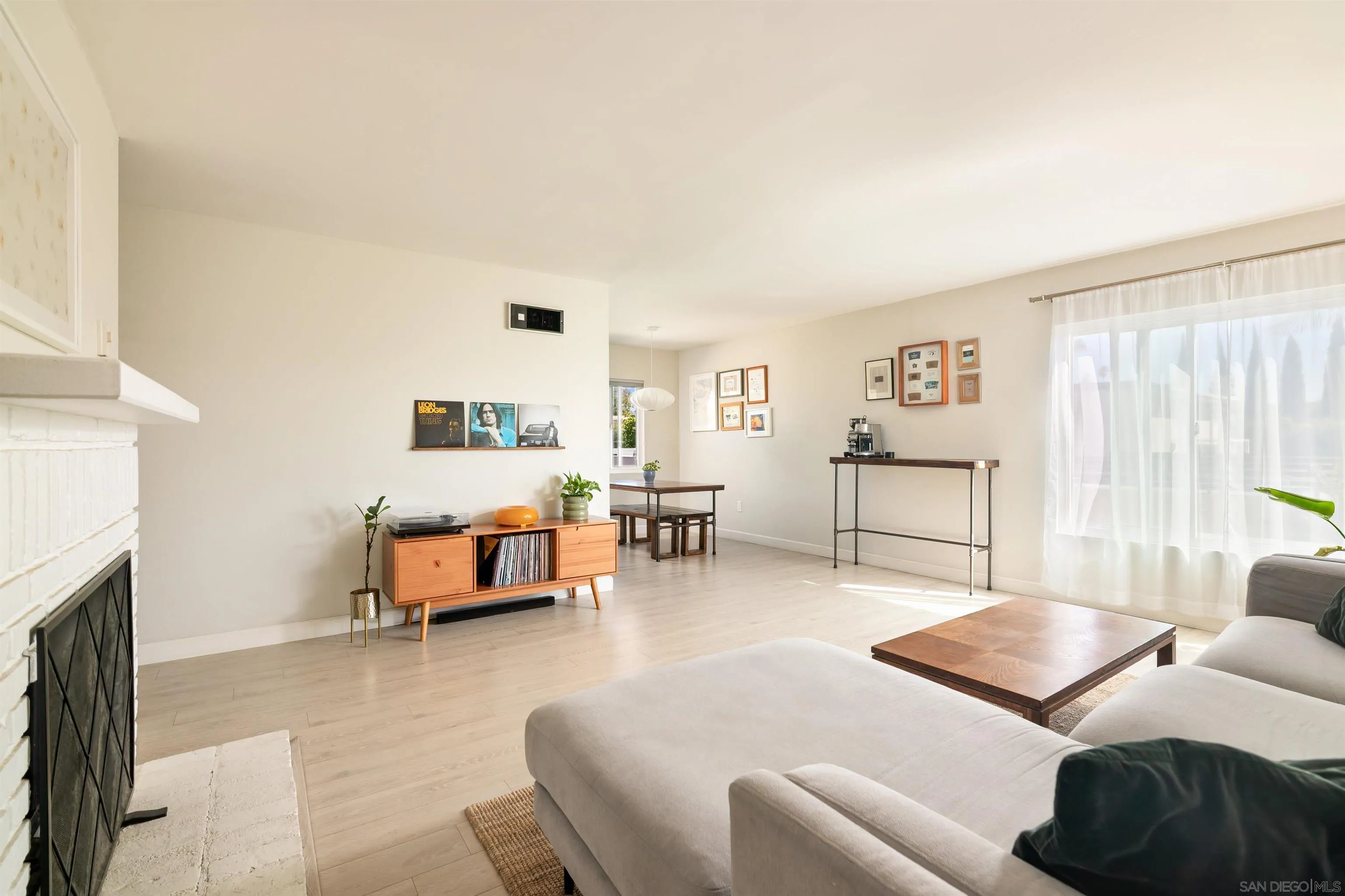 Photo #2: 250040027 Listing 