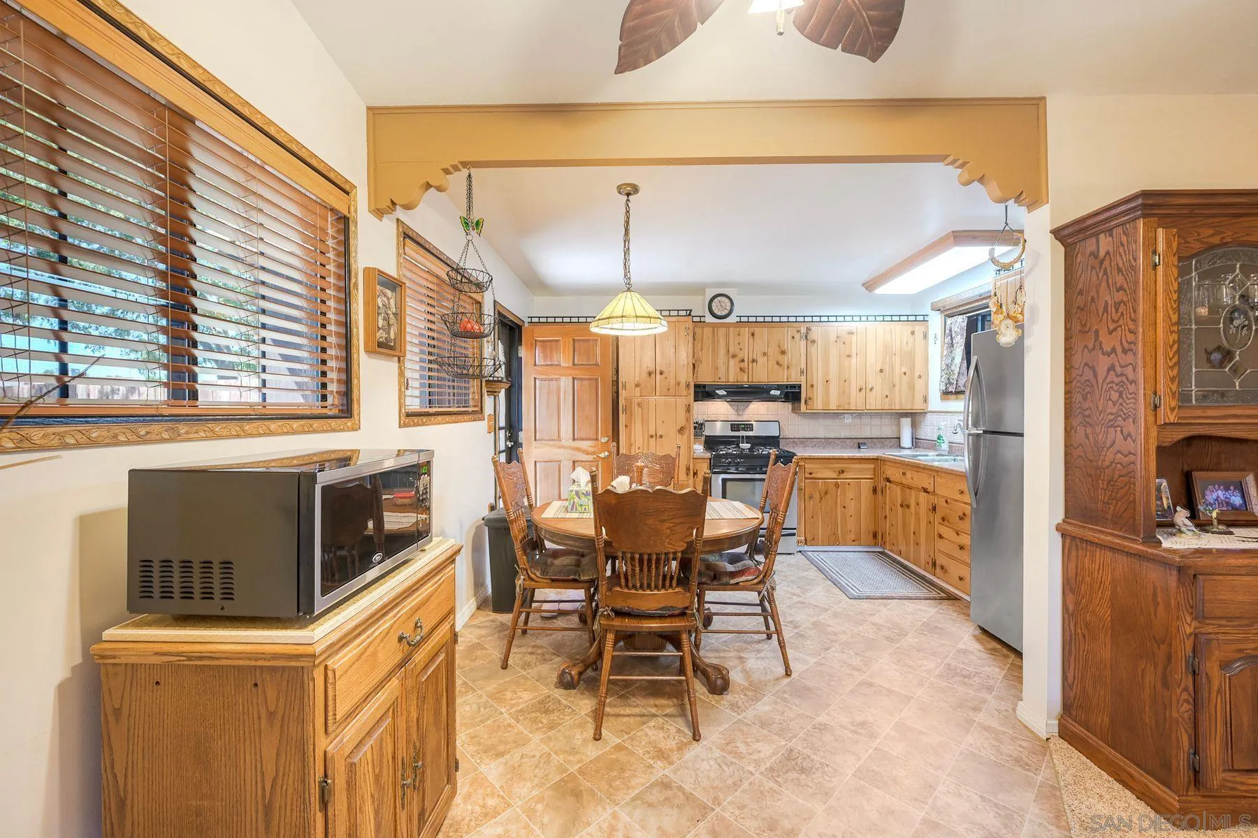 https://cdn.realtyfeed.com/cdn/127/250040028/292724ff1ec672b8c85cd9081bfd48cb.webp
