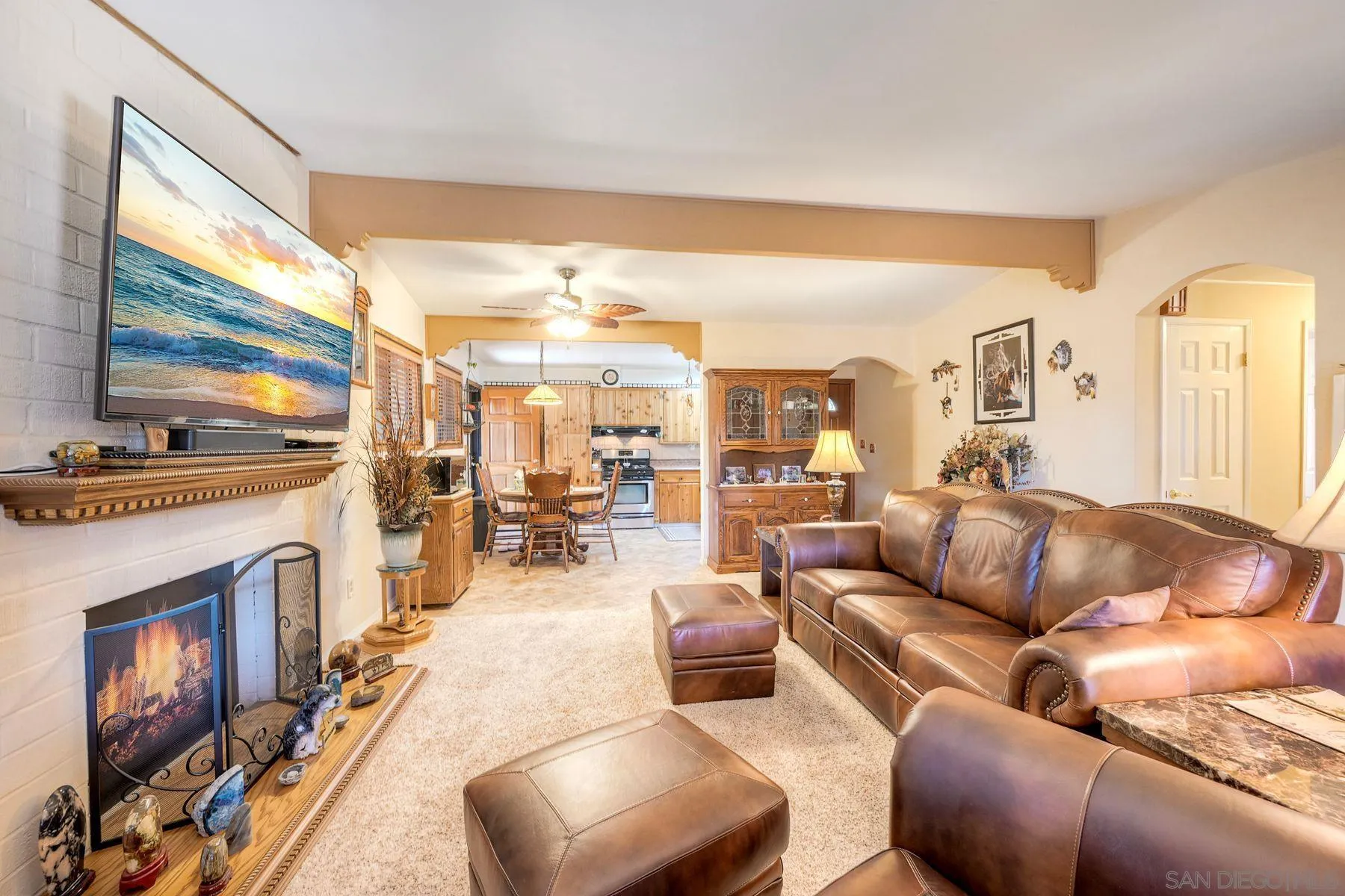 https://cdn.realtyfeed.com/cdn/127/250040028/8fd8e23b5f175b0f206c5a308c8ddd08.webp