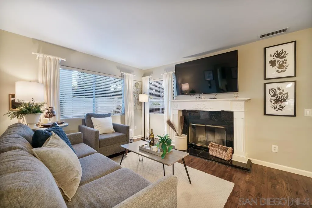 https://cdn.realtyfeed.com/cdn/127/250040030/e854f85277574b445d44bfff295afbfc.webp