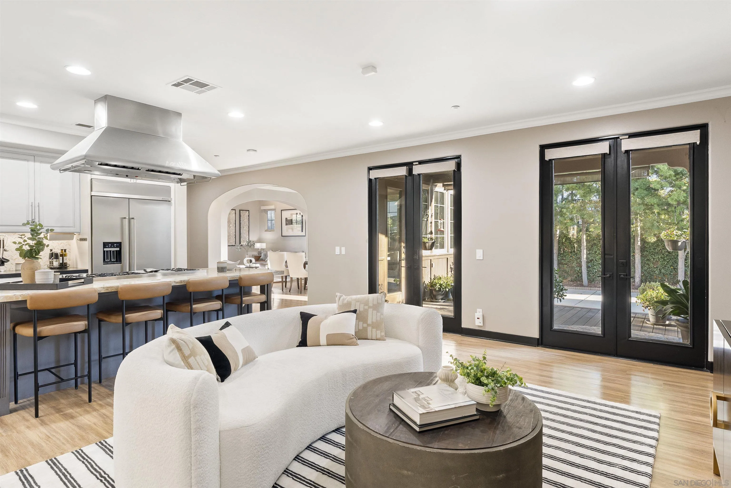 https://cdn.realtyfeed.com/cdn/127/250040047/48b73a80d32eb034f70cd721aa3a8e18.webp