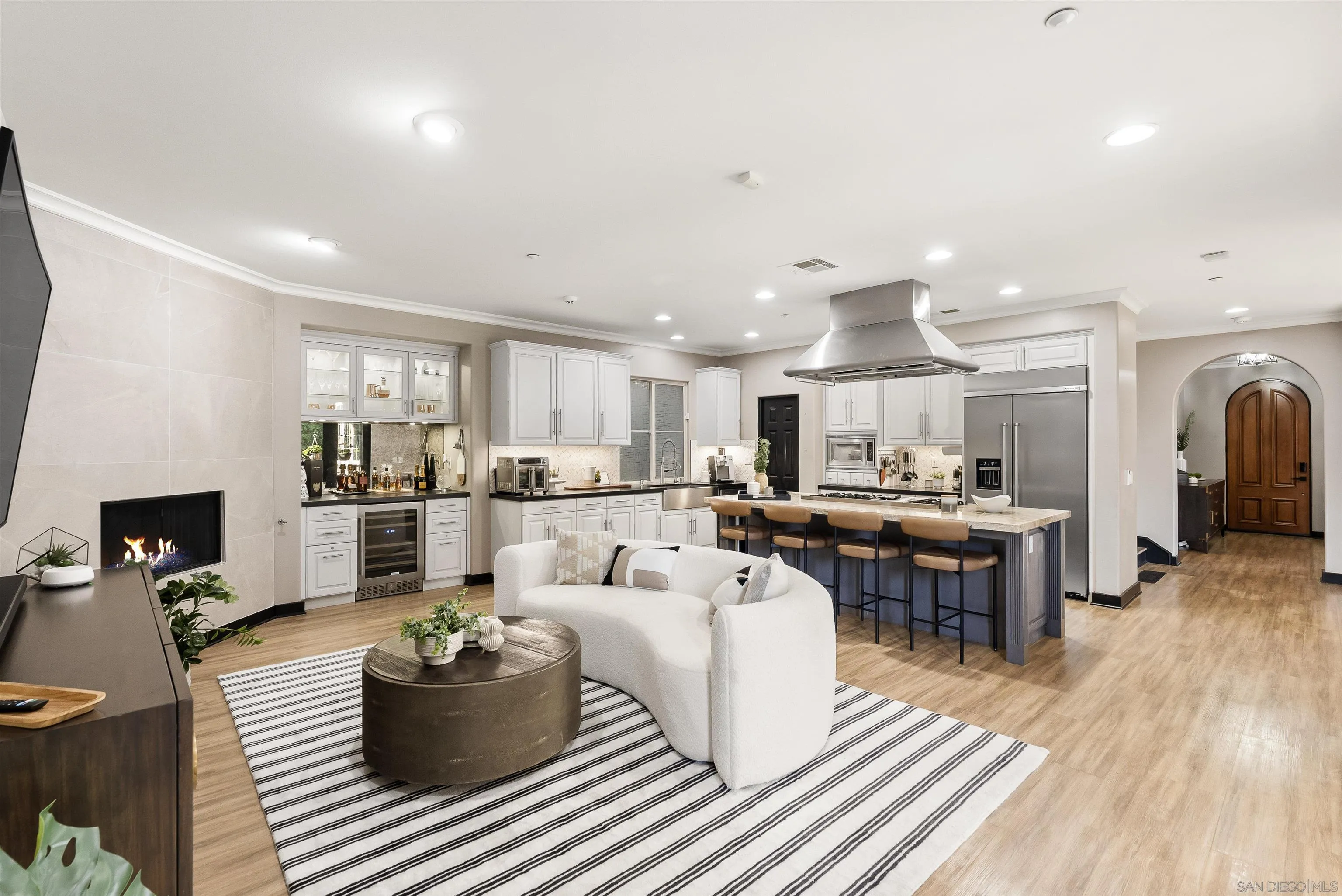 https://cdn.realtyfeed.com/cdn/127/250040047/d69cca94fbb9afd21b8c25d351c07952.webp