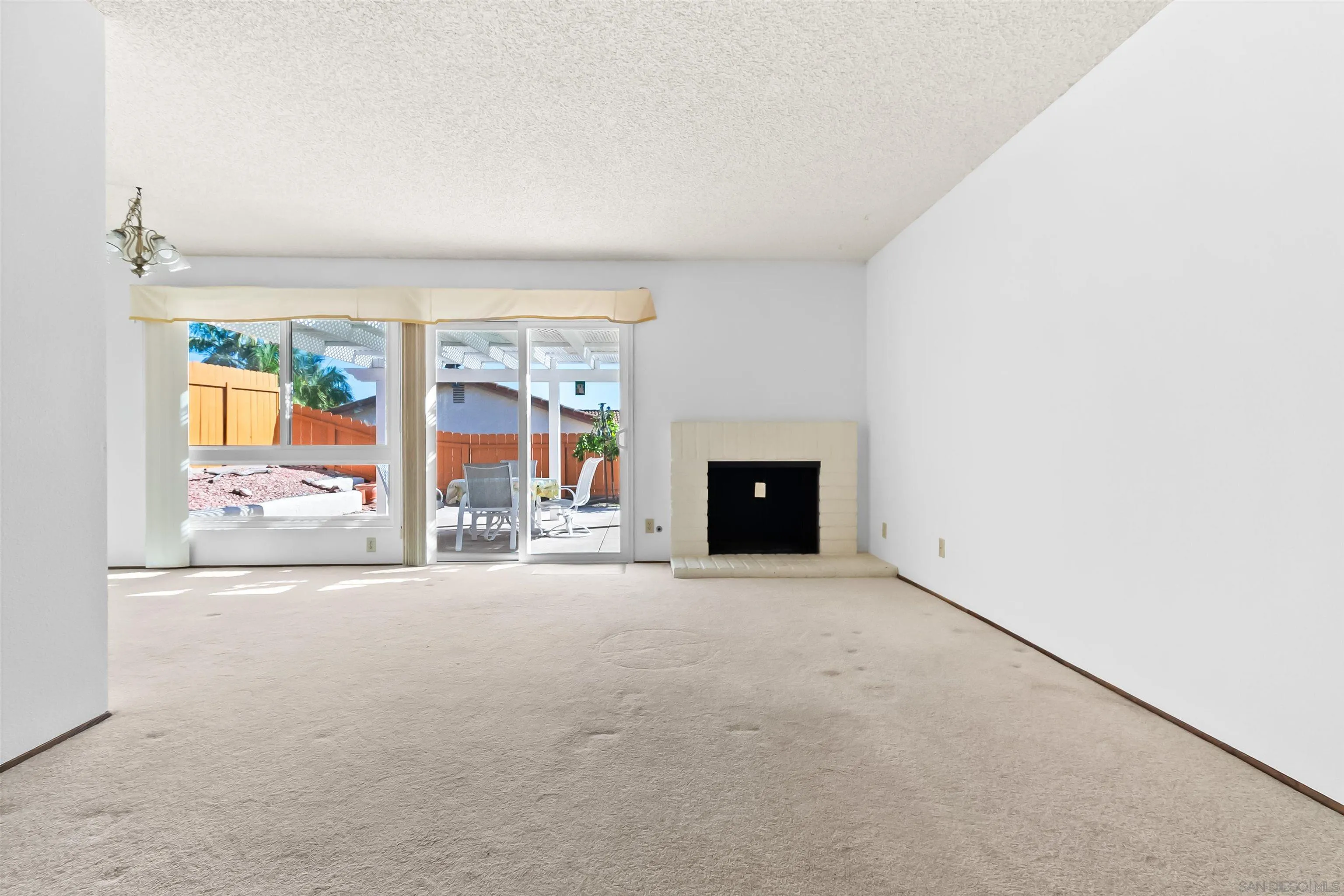 https://cdn.realtyfeed.com/cdn/127/250040049/8e52cdc880b70c84a3eba6bef9a07176.webp