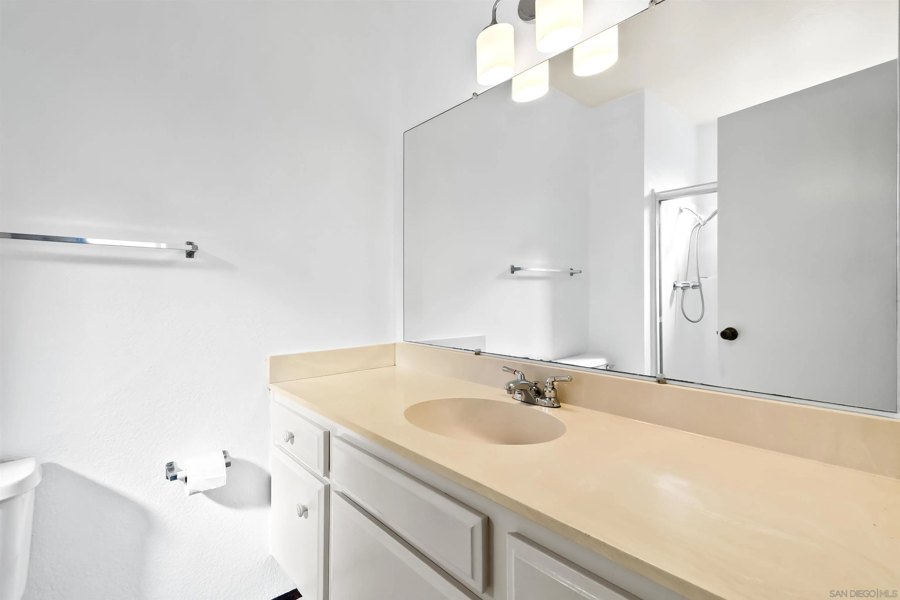 https://cdn.realtyfeed.com/cdn/127/250040049/96feb78d67842f94e9e488aa4fe42ef2.webp