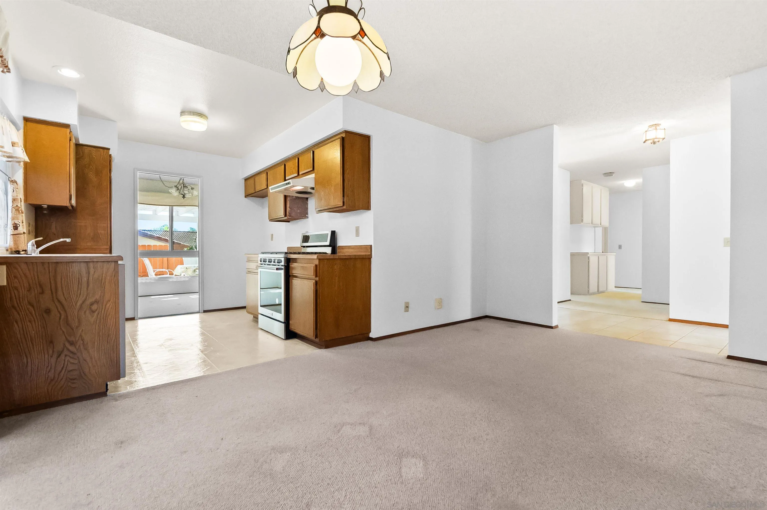 https://cdn.realtyfeed.com/cdn/127/250040049/ced8bfc4a4a06a5a07447a84938f44e2.webp
