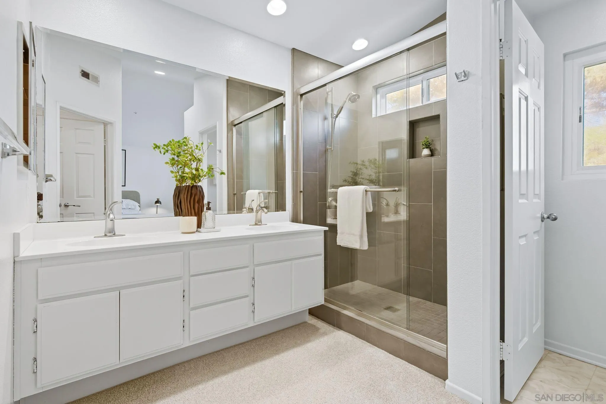 https://cdn.realtyfeed.com/cdn/127/250040053/d1ffd9e46a0bd3edf252865a8c693327.webp