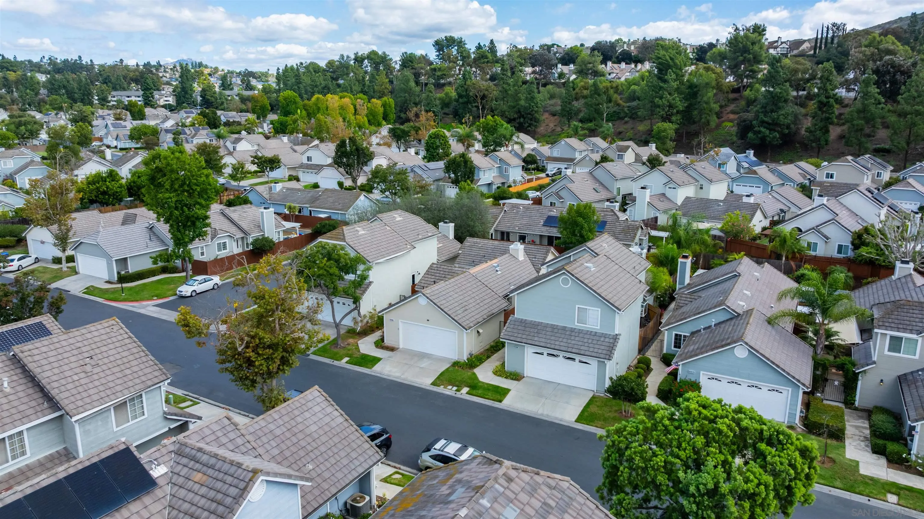 https://cdn.realtyfeed.com/cdn/127/250040055/e6c17cf9249253afae560335ab5b727a.webp