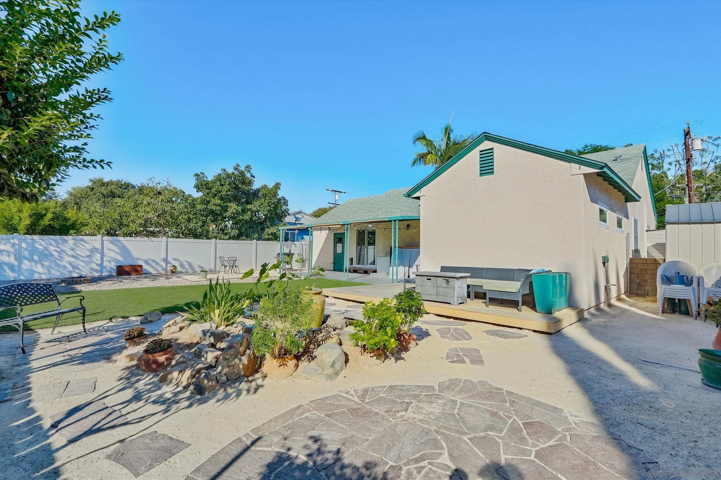 https://cdn.realtyfeed.com/cdn/127/250040056/434f64082fe48520454bdb8d56ee1161.webp