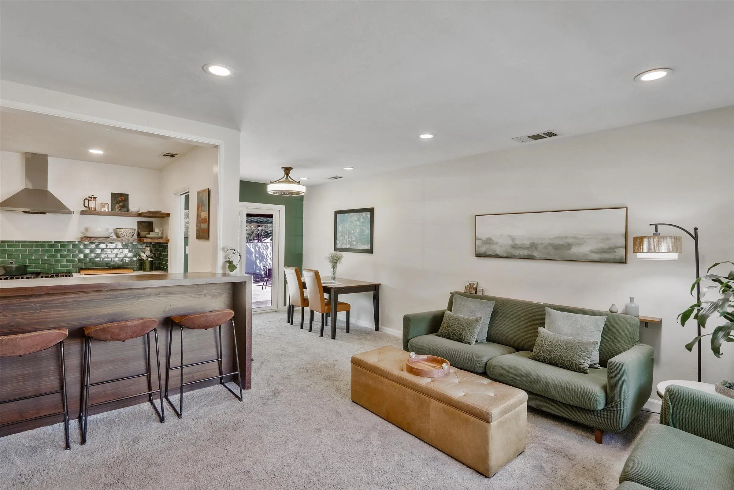 https://cdn.realtyfeed.com/cdn/127/250040056/f153f0117dc667099a978656601ced12.webp