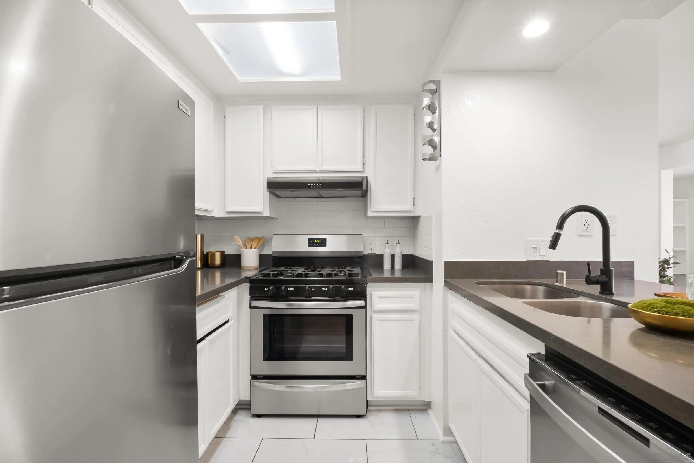 Photo #5: 250040059 Listing 