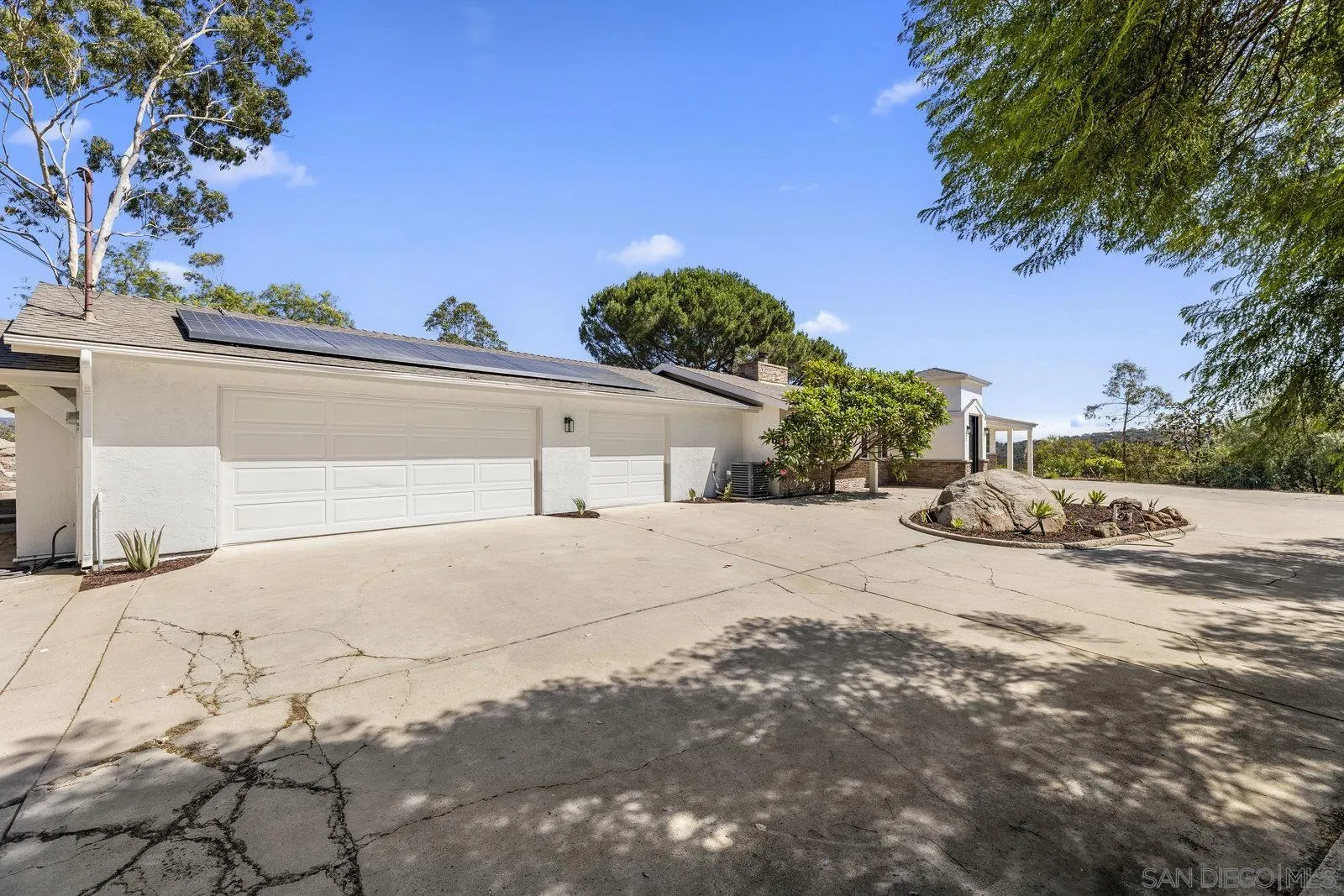 https://cdn.realtyfeed.com/cdn/127/250040060/12c9ec32efb13e8be294898f29059114.webp