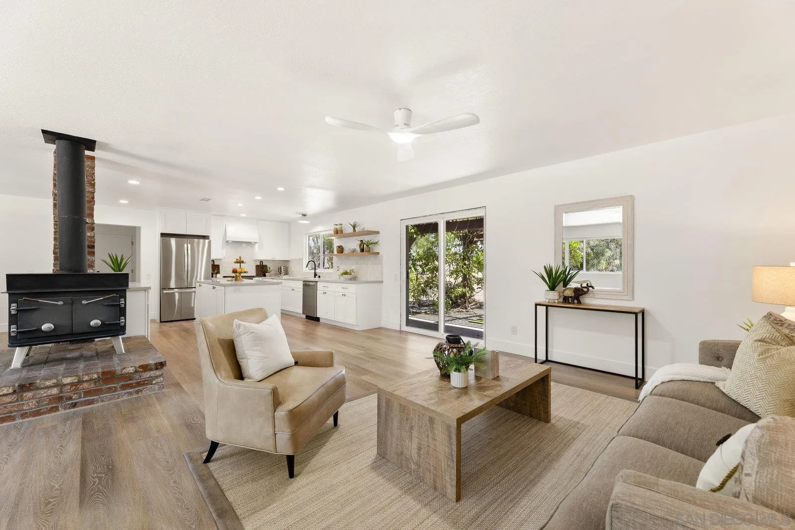 https://cdn.realtyfeed.com/cdn/127/250040060/12dde3eca9443df63e632e83652b2df8.webp