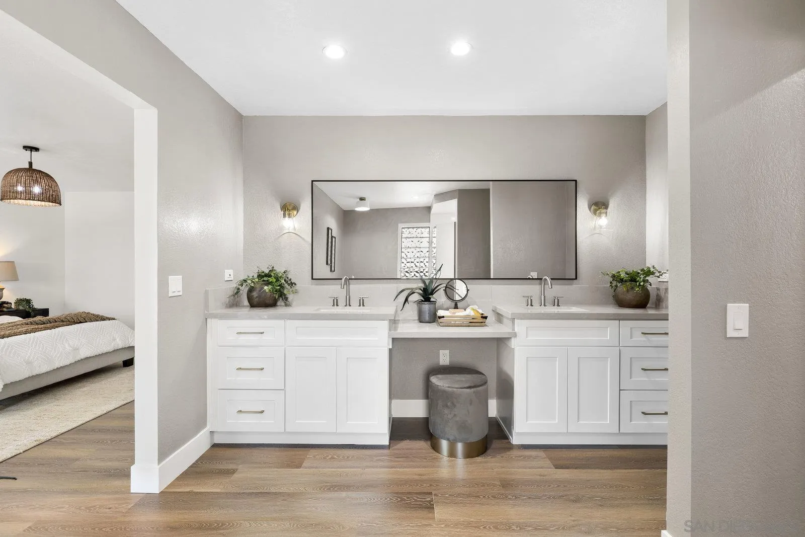 https://cdn.realtyfeed.com/cdn/127/250040060/1ab780d2b624ffbb1f4d3f0d3d719c6b.webp