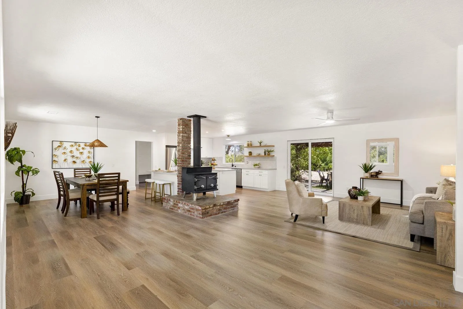 https://cdn.realtyfeed.com/cdn/127/250040060/20dd8116a09e7f2dae007d557fdff84b.webp