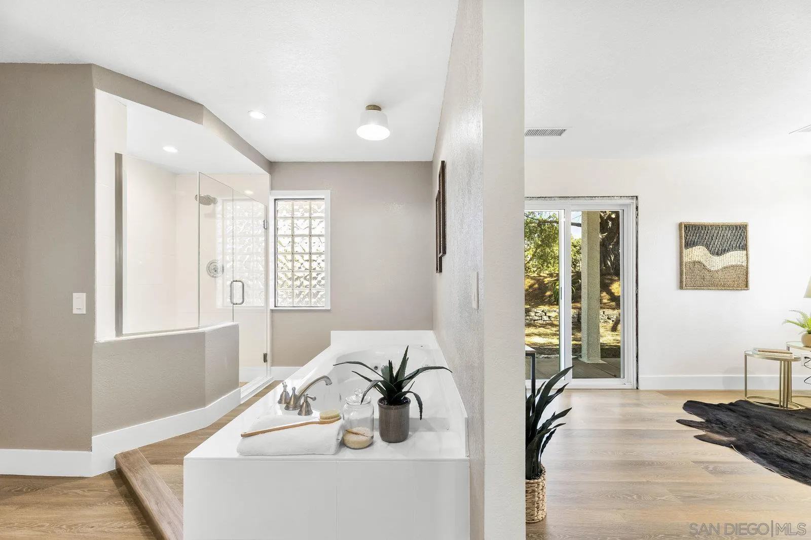 https://cdn.realtyfeed.com/cdn/127/250040060/70bcbf4e3cb4d2361c829ba5ea90ecbc.webp