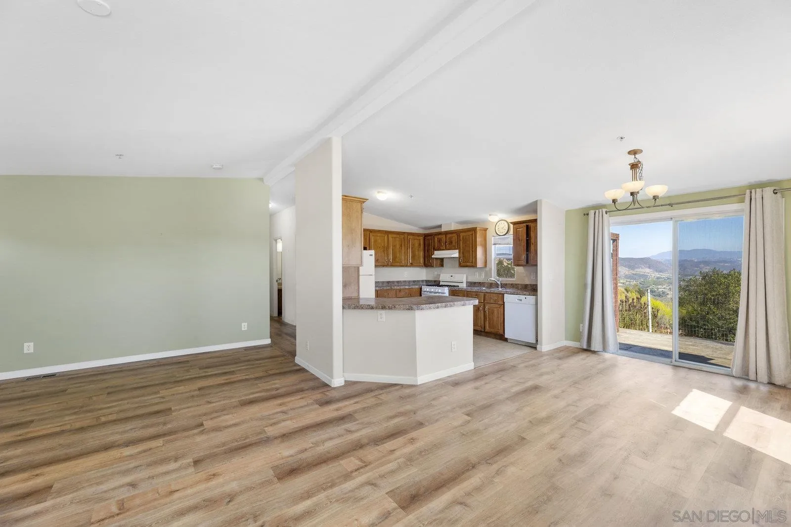 https://cdn.realtyfeed.com/cdn/127/250040060/8b1c706d2ae3a8913db37a5d3ae9d1a3.webp
