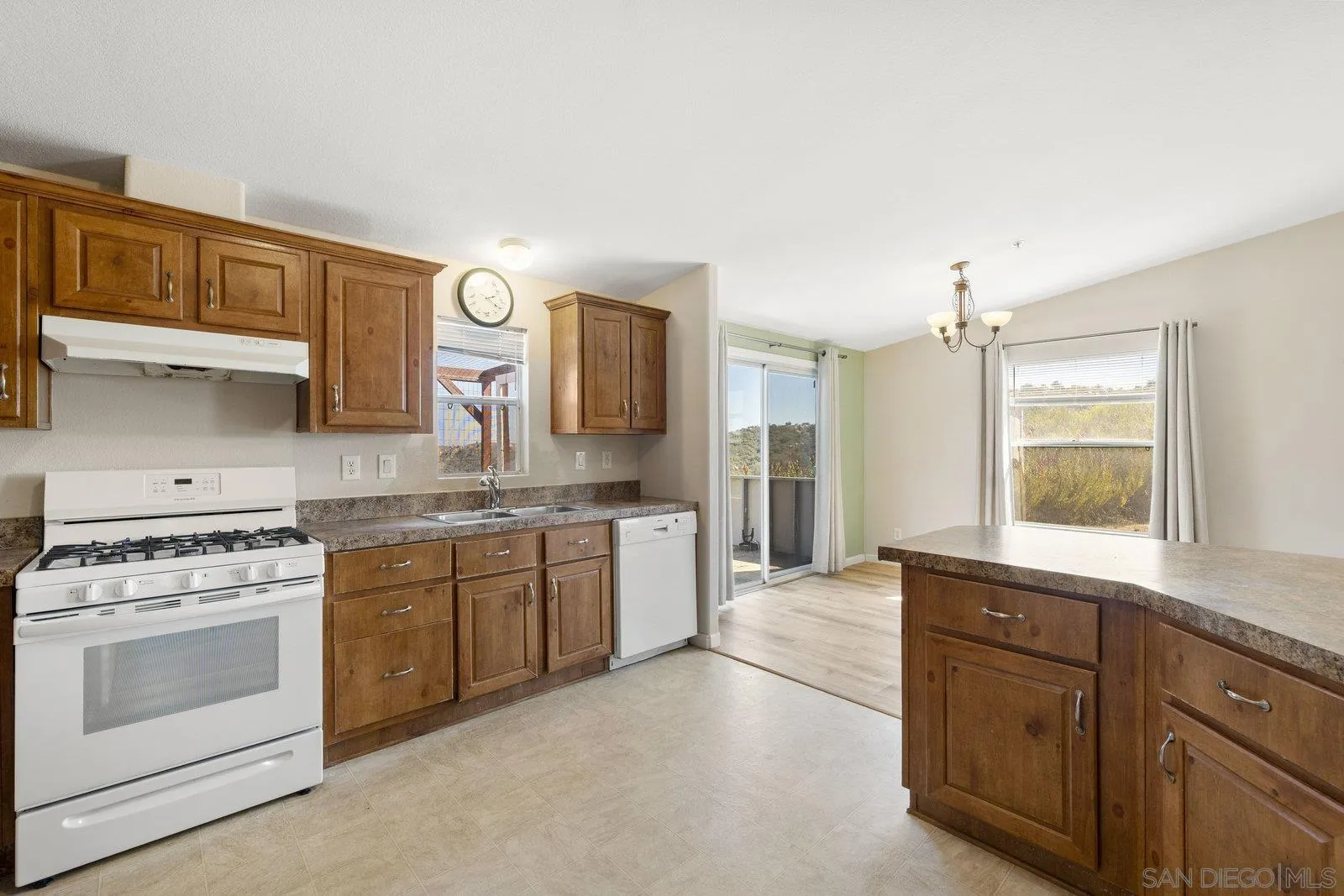 https://cdn.realtyfeed.com/cdn/127/250040060/a0e2f5d211c86746fcdcdd0a37cce850.webp