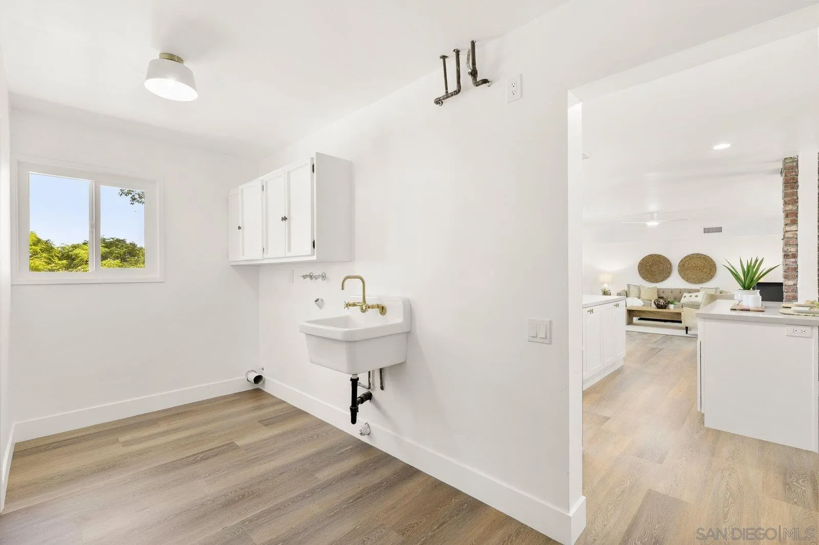 https://cdn.realtyfeed.com/cdn/127/250040060/ccfca24a7b8b7a3292e2fe213baee14e.webp
